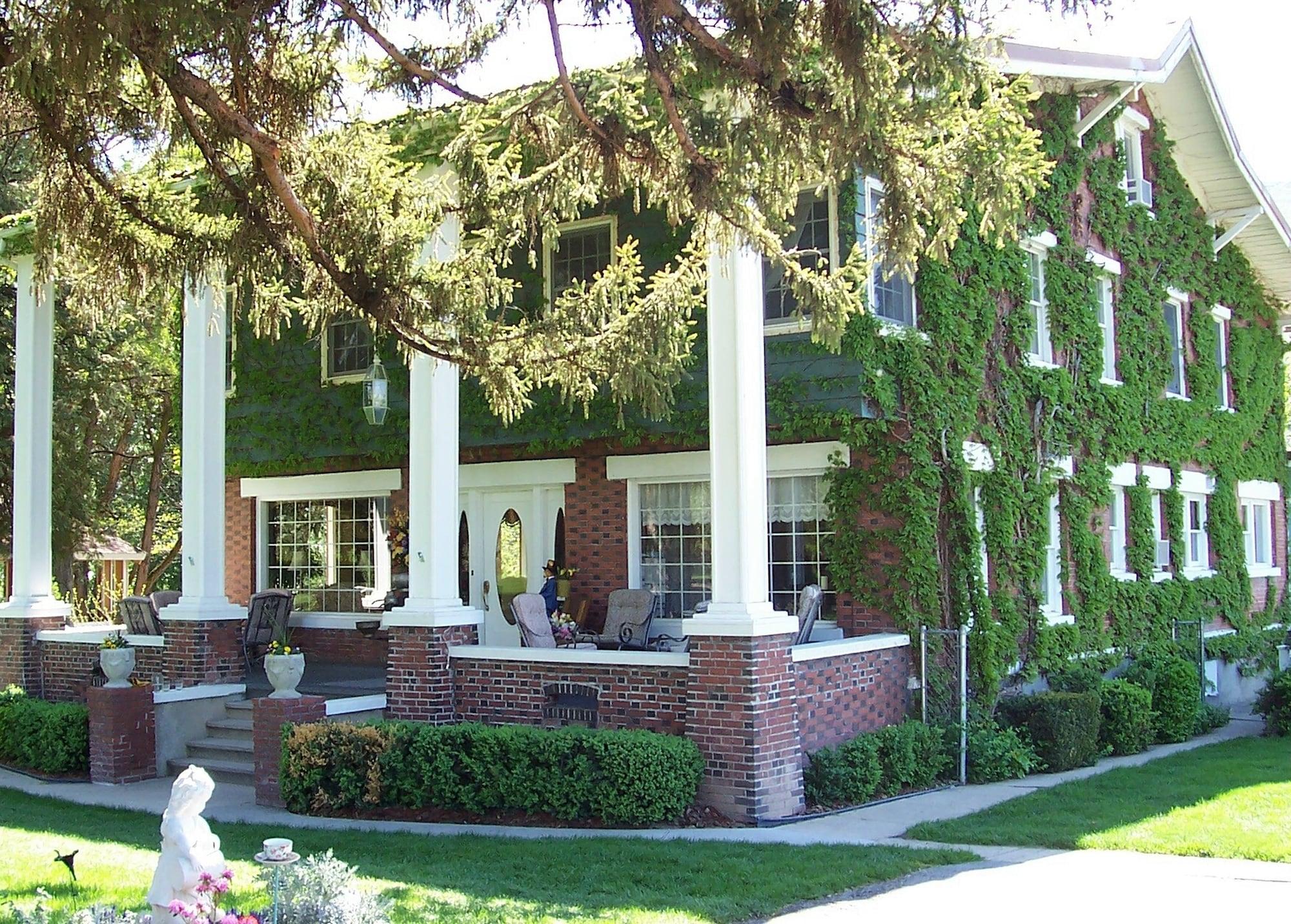 Vista Exterior Warm Springs Inn & Winery