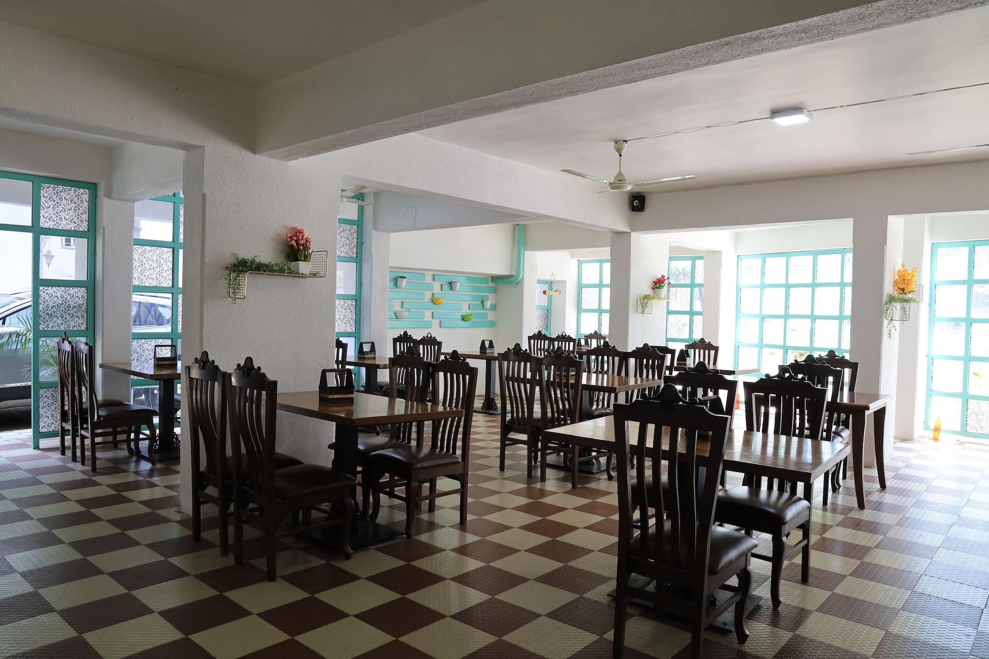 Restaurant StayBird - Nest, A Premium Residences