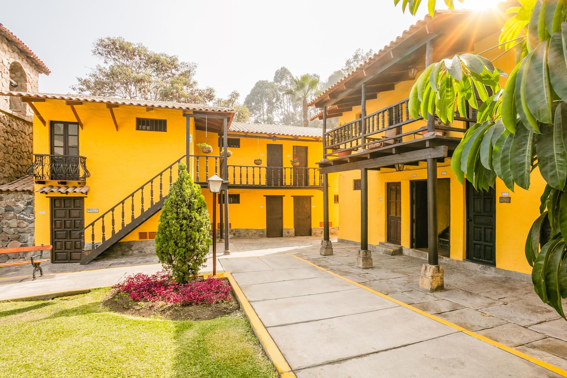 Vista Exterior El Pueblo Resort & Convention Center