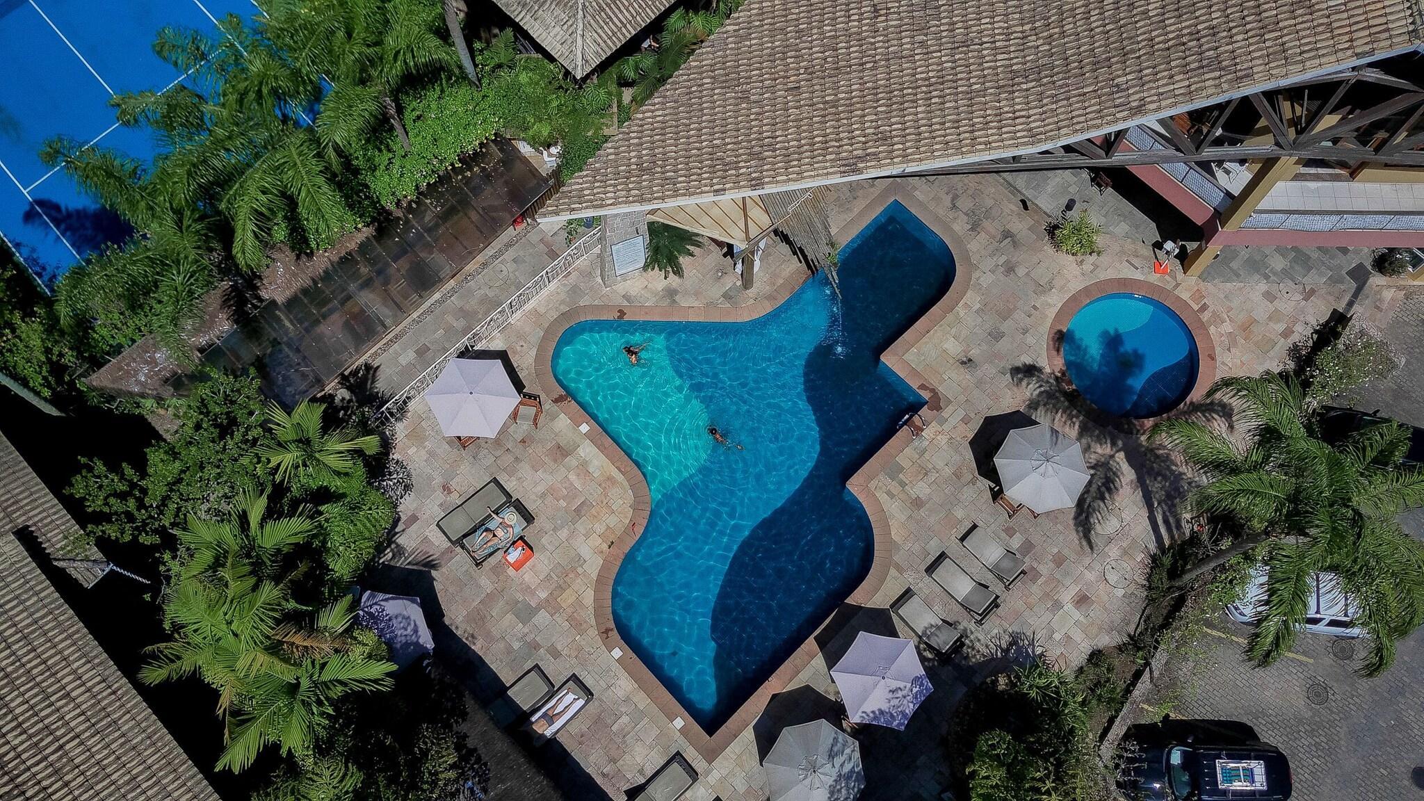 Vista da piscina Ilha Flat Hotel