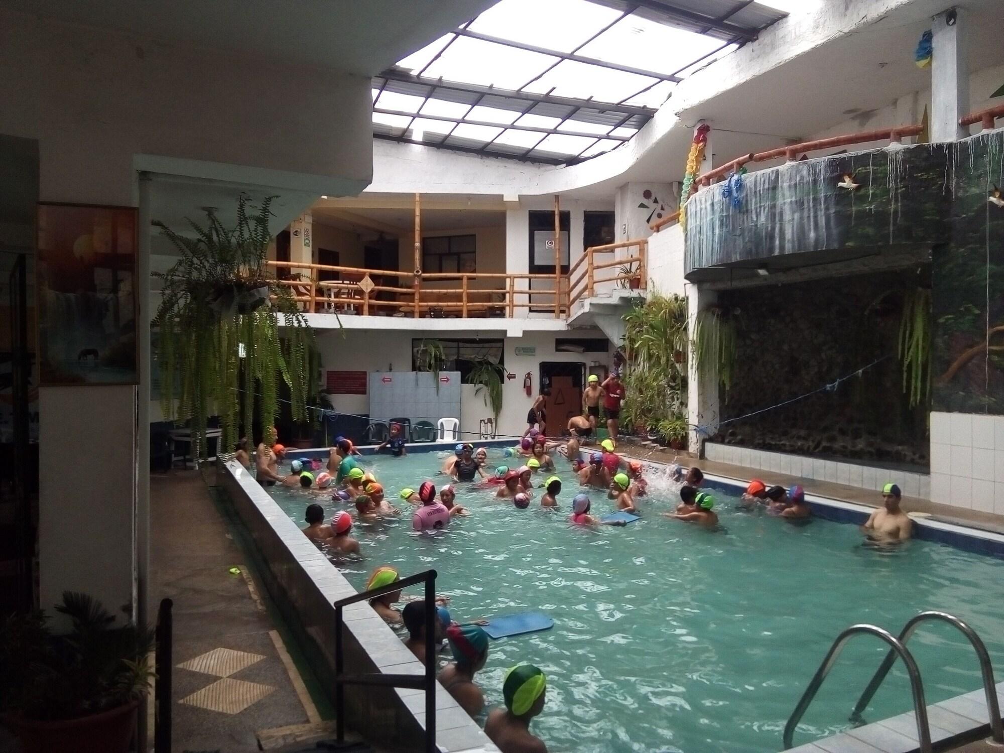 Vista Piscina Hostal La Rueda