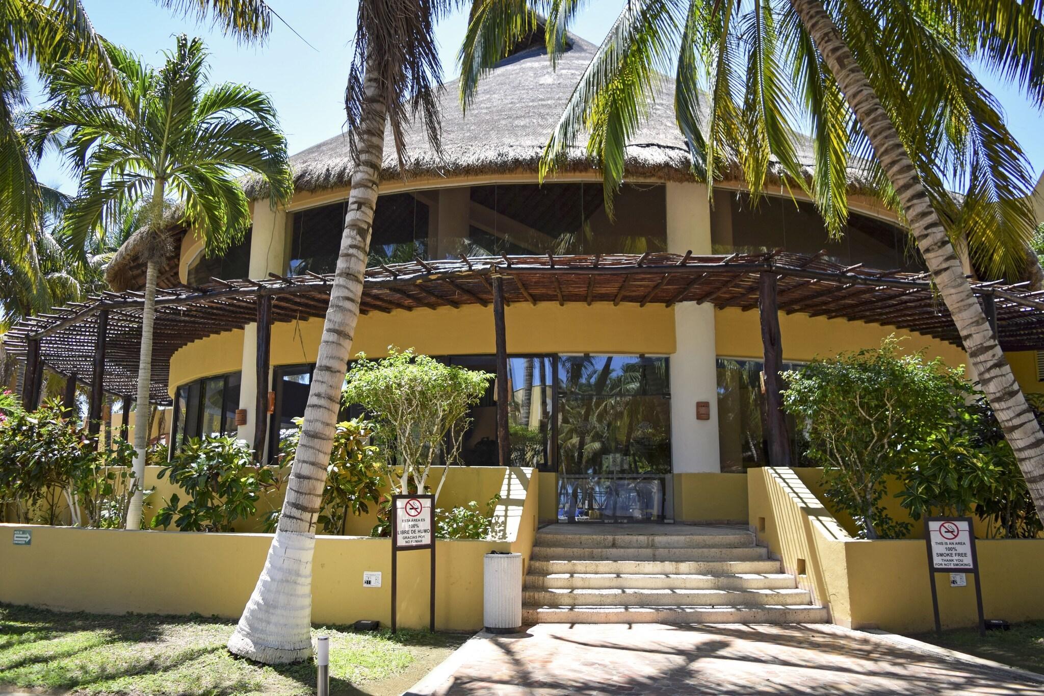 Restaurant Reef Yucatan Hotel and Convention Center All Inclusive