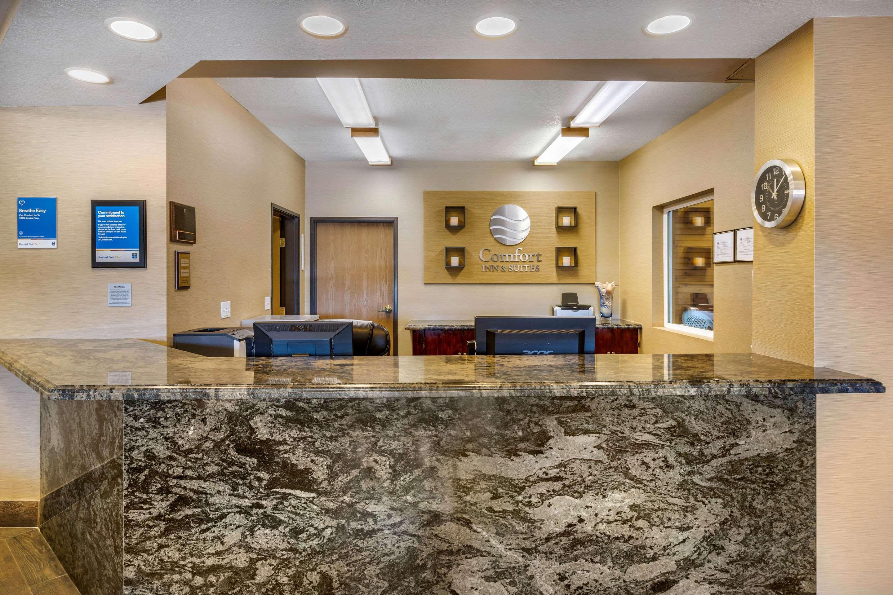 Vista Lobby Comfort Inn & Suites Murrieta Temecula Wine Country