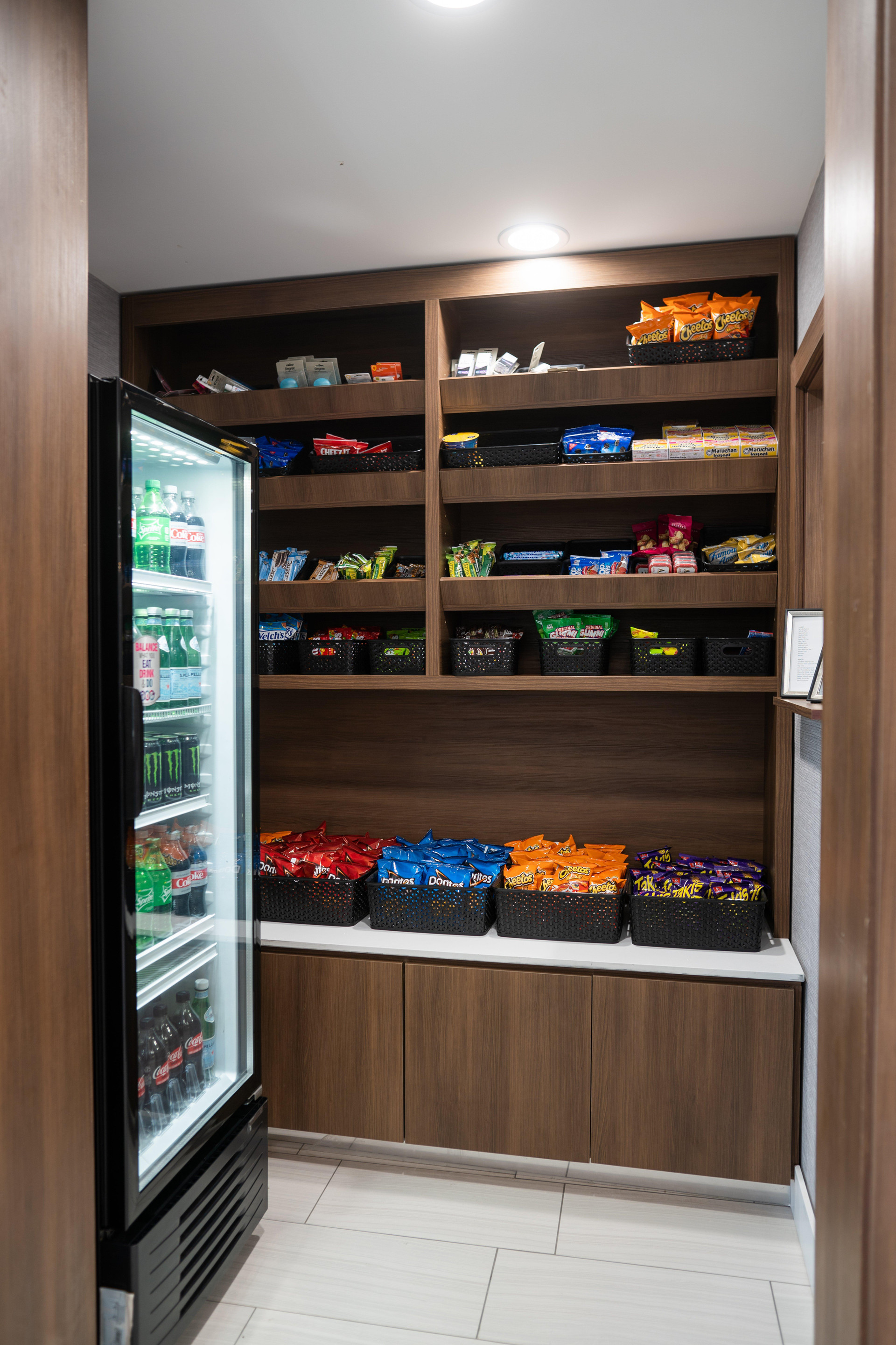 Vista Lobby Holiday Inn Express & Suites Lake Forest by IHG