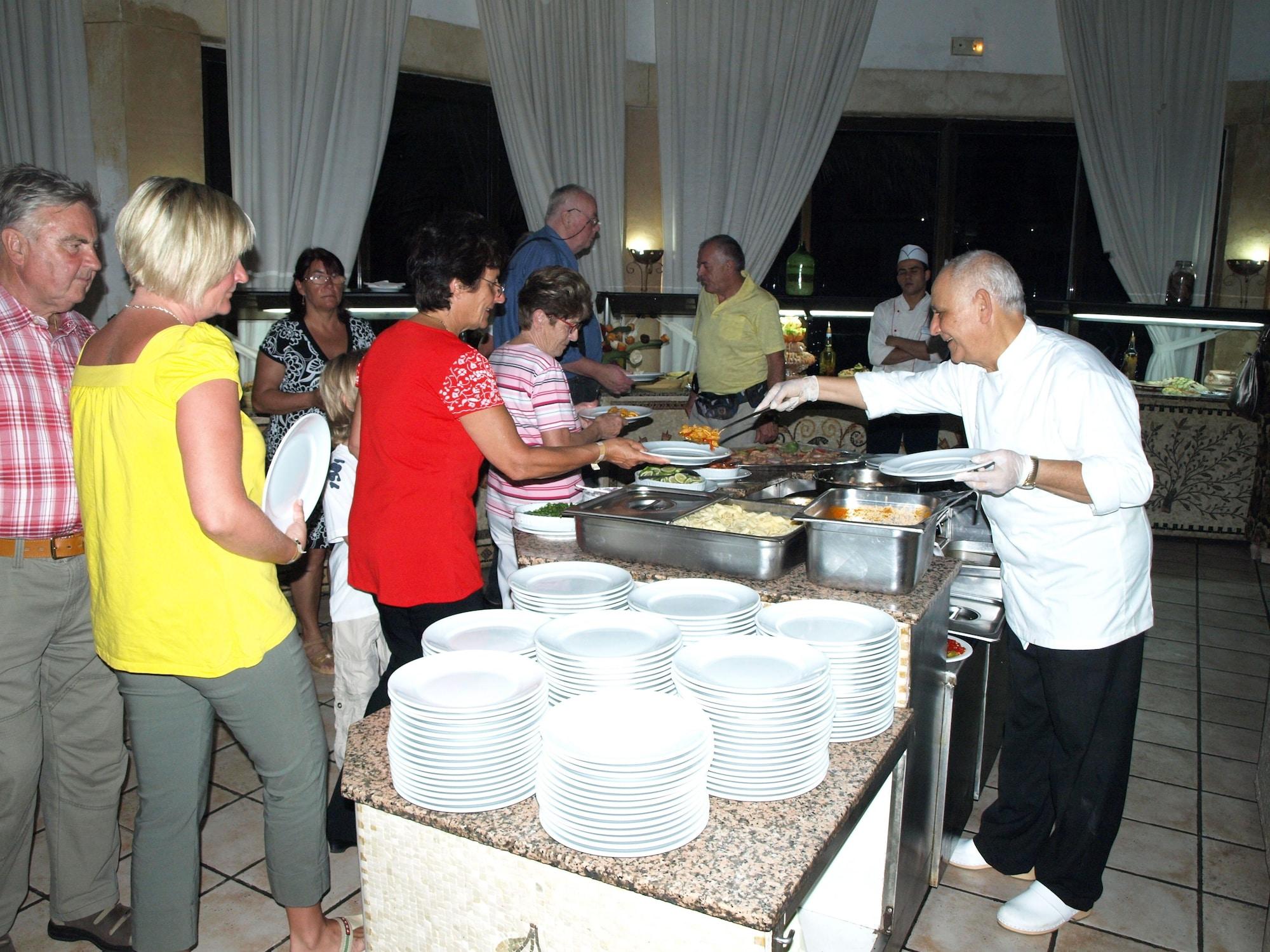 Restaurant Palmyra Golden Beach Families and Couples