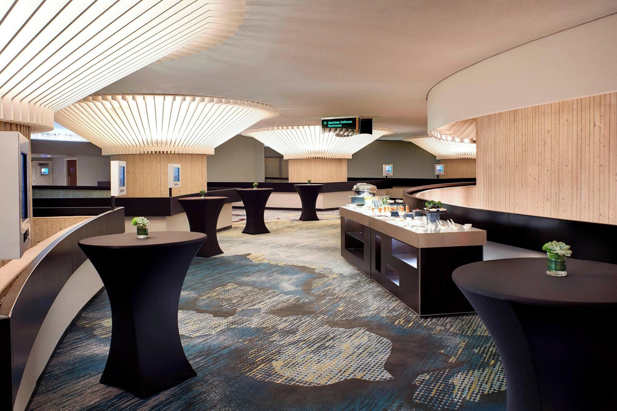 Vista Lobby Detroit Marriott at the Renaissance Center