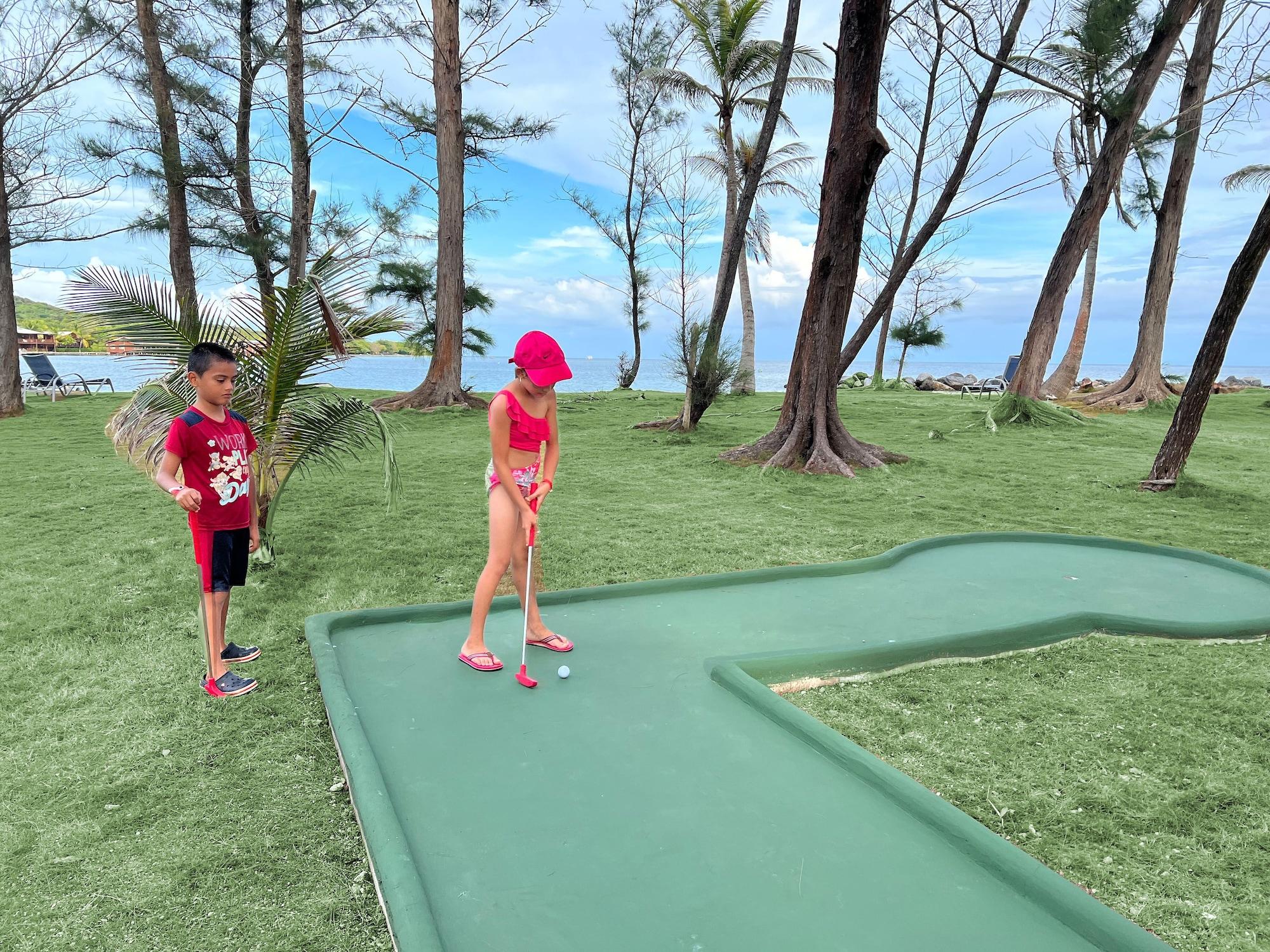 Campo de Golf Fantasy Island Beach Resort, Dive and Marina All Inclusive