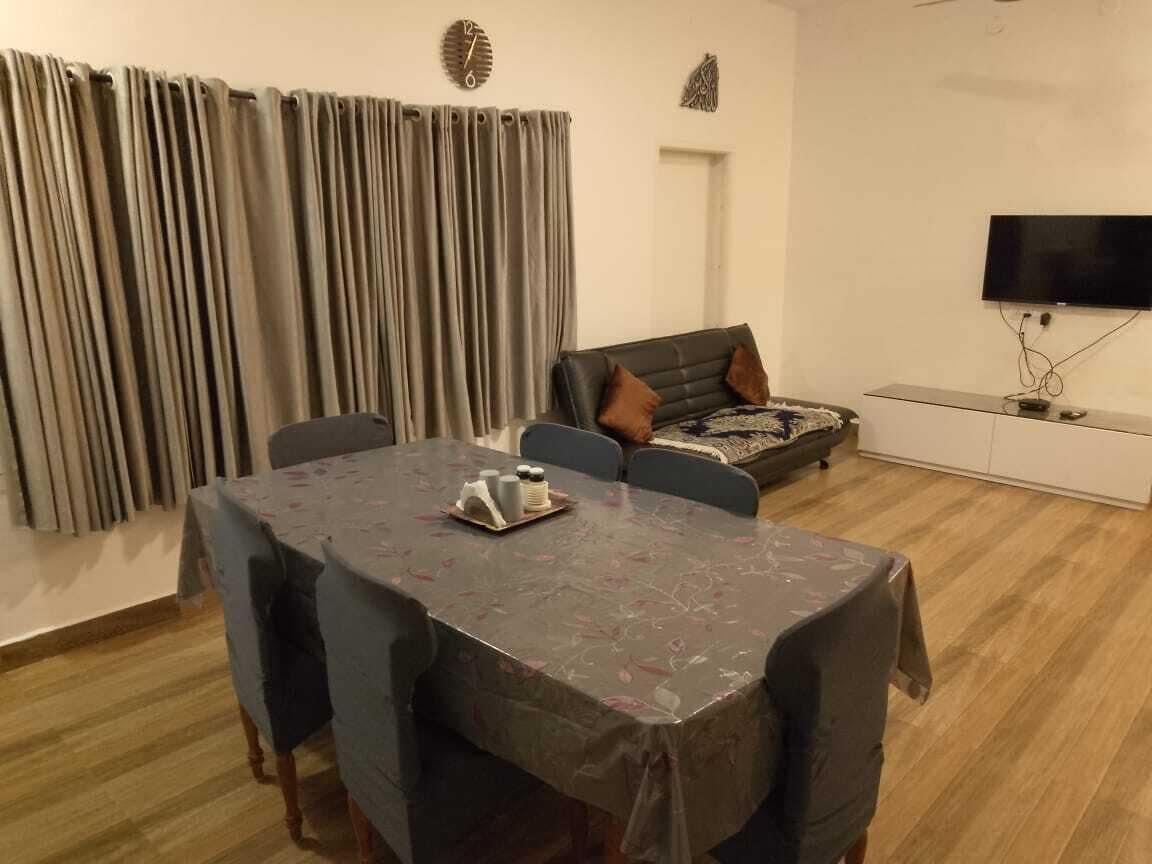 Restaurant Thavika Silverwood Residence Yelagiri