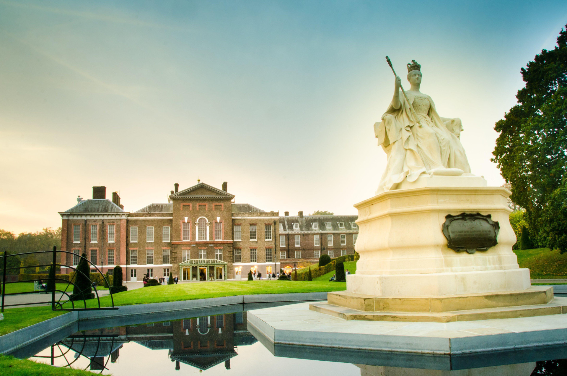 Vista da fachada Holiday Inn Express London - Park Royal by IHG