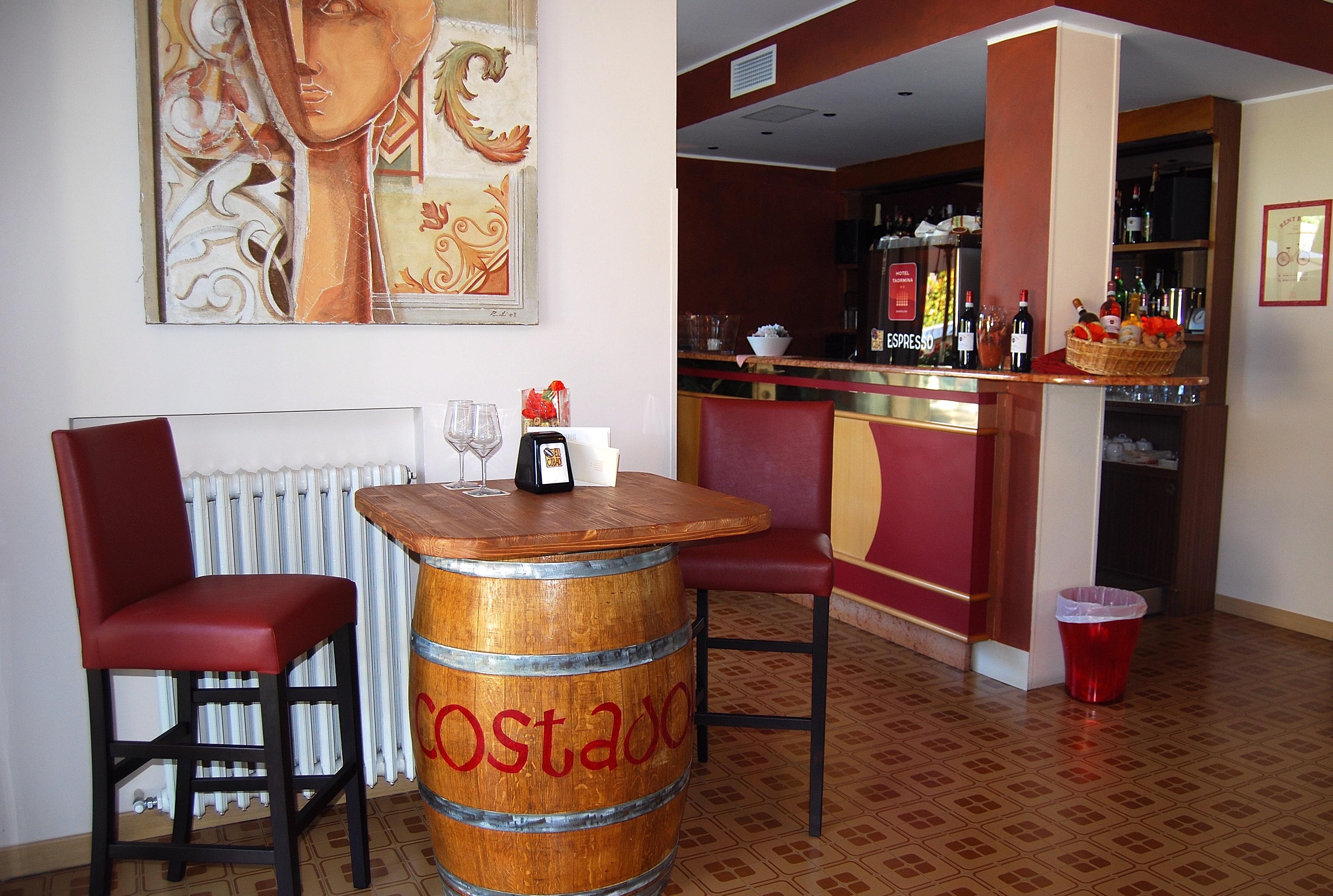 Bar/Salón Hotel Taormina