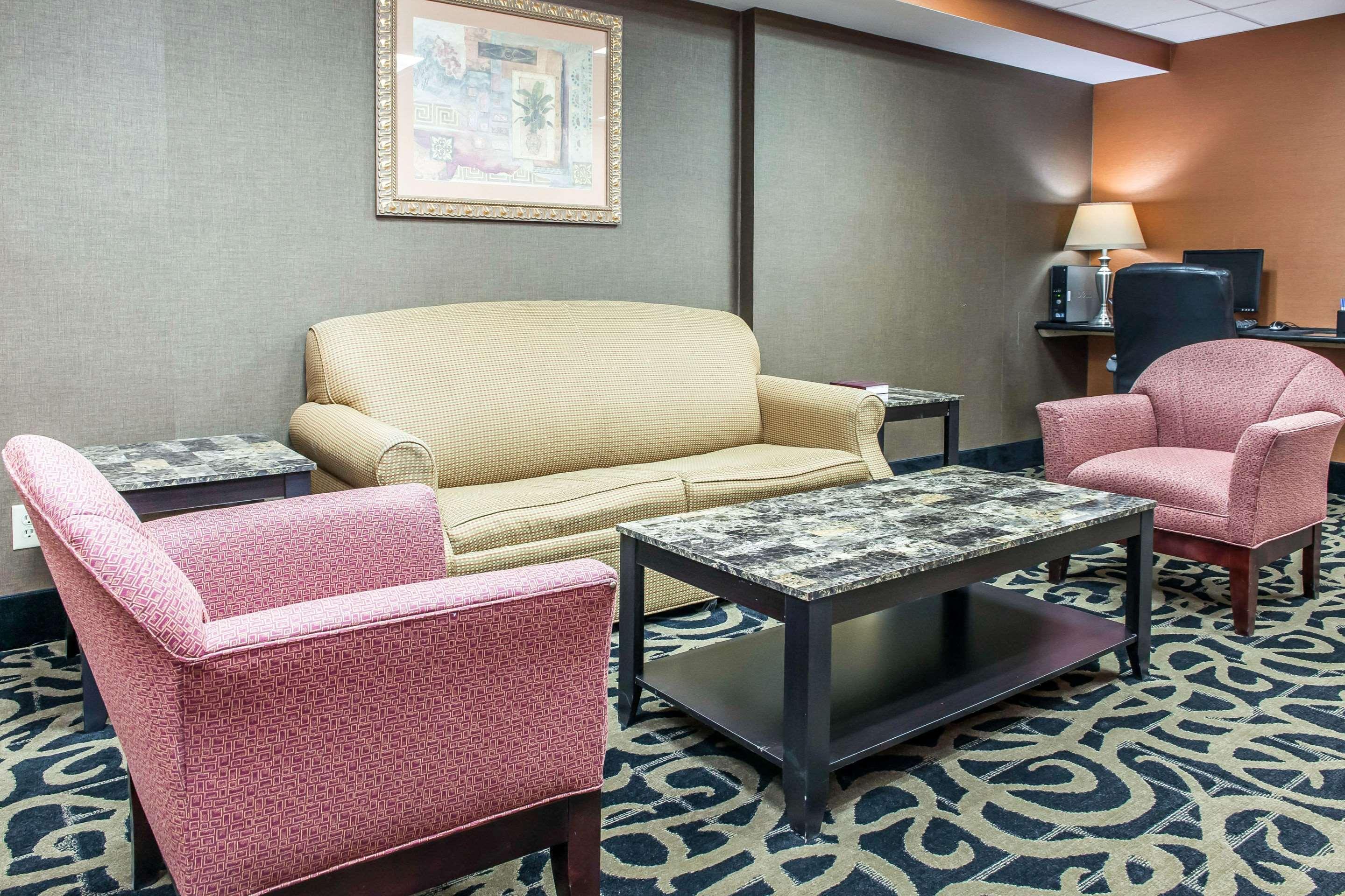 Vista Lobby Quality Inn Defiance