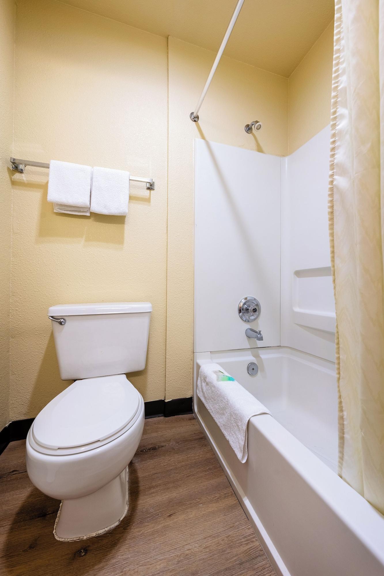 Equipamiento de Habitación King City Motel by OYO Pasco