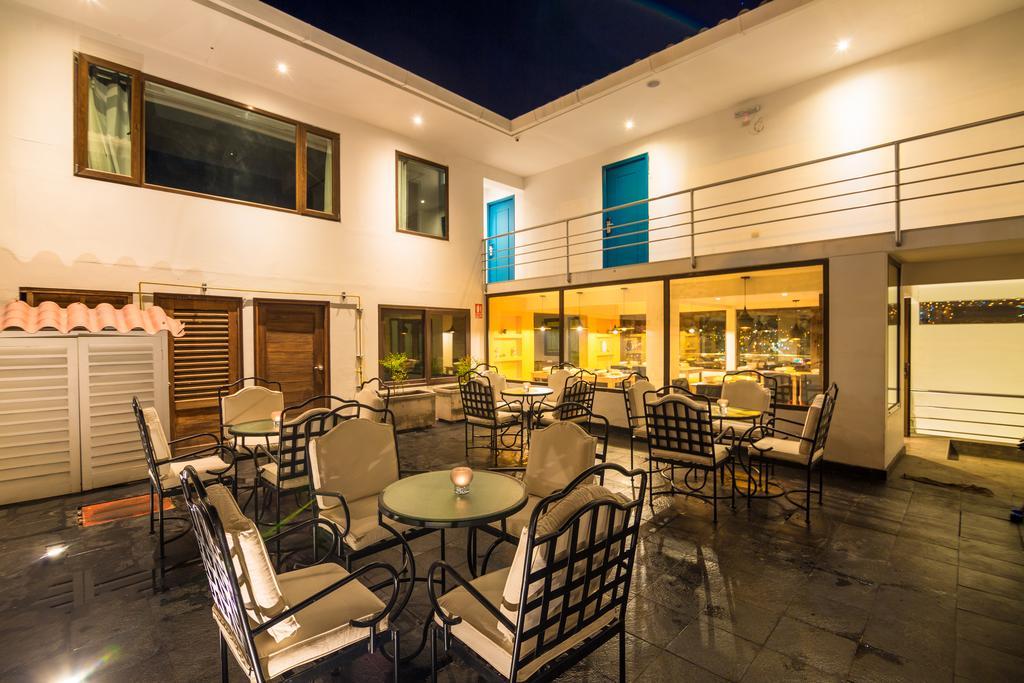 Vista Lobby Tariq Boutique