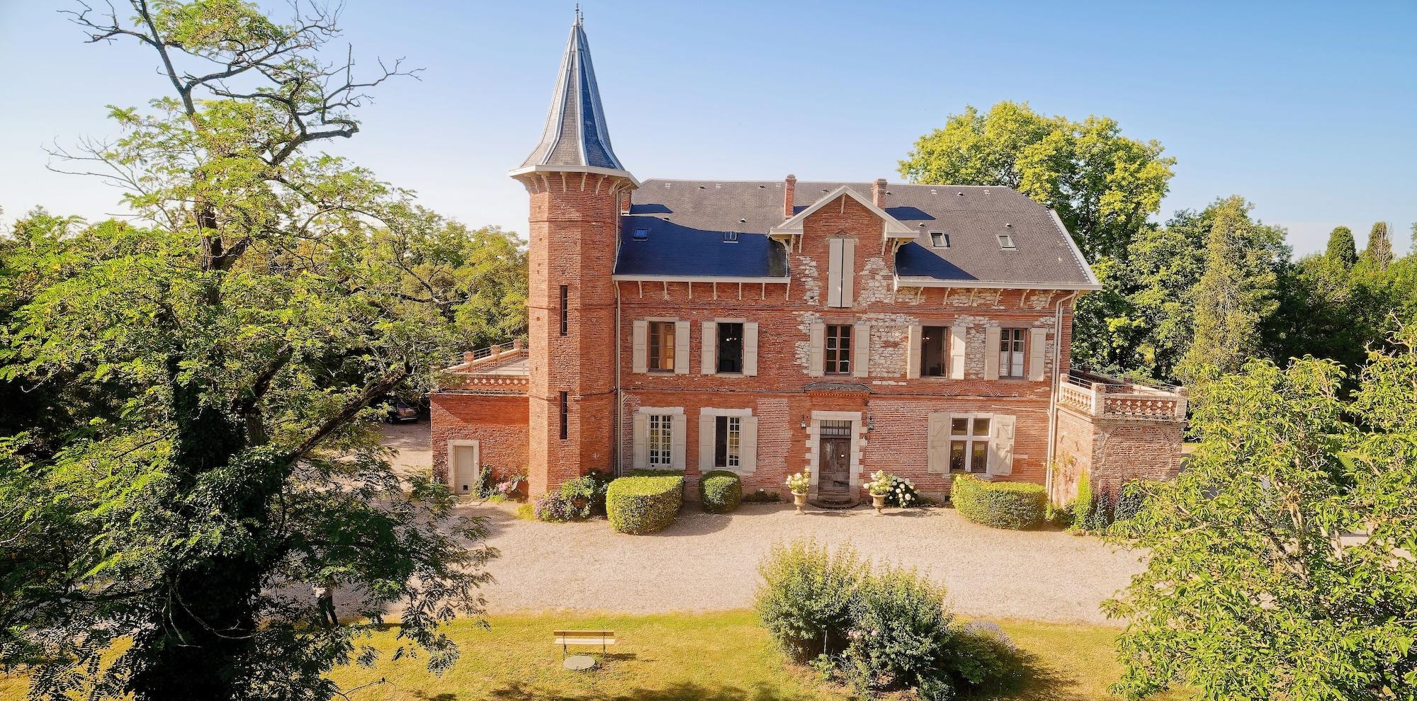 Varios Domaine Du Buc, Le Chateau