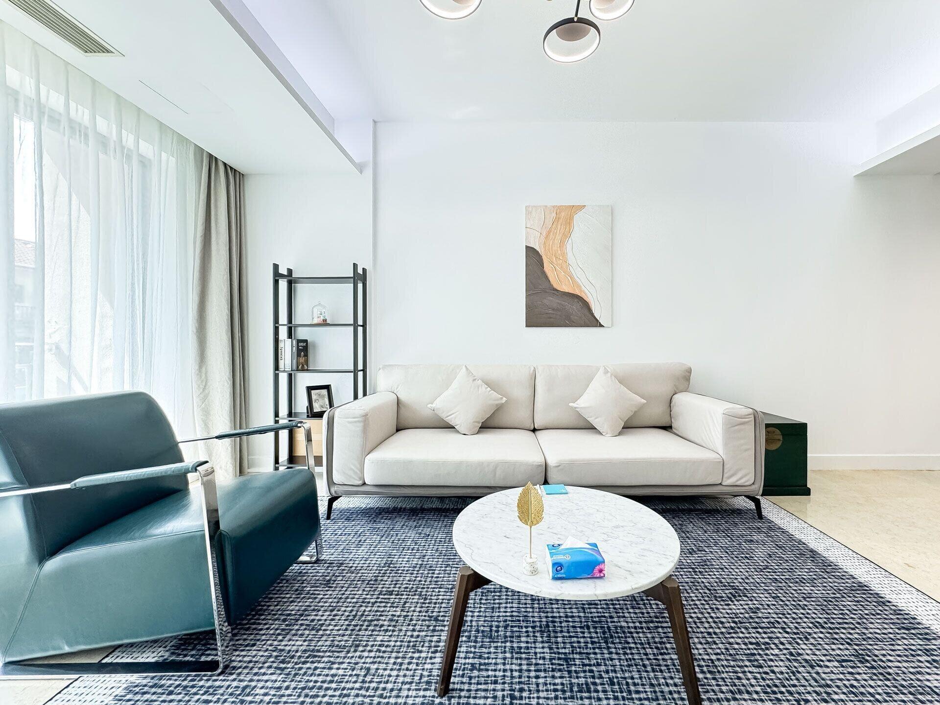 Varios Tyms 3BR 2BA Apt West NanjingRD Line2 14