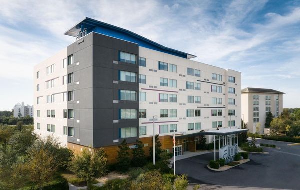 Aloft by Marriott Orlando Lake Buena Vista - Hoteles cerca de Premium Outlets en Orlando