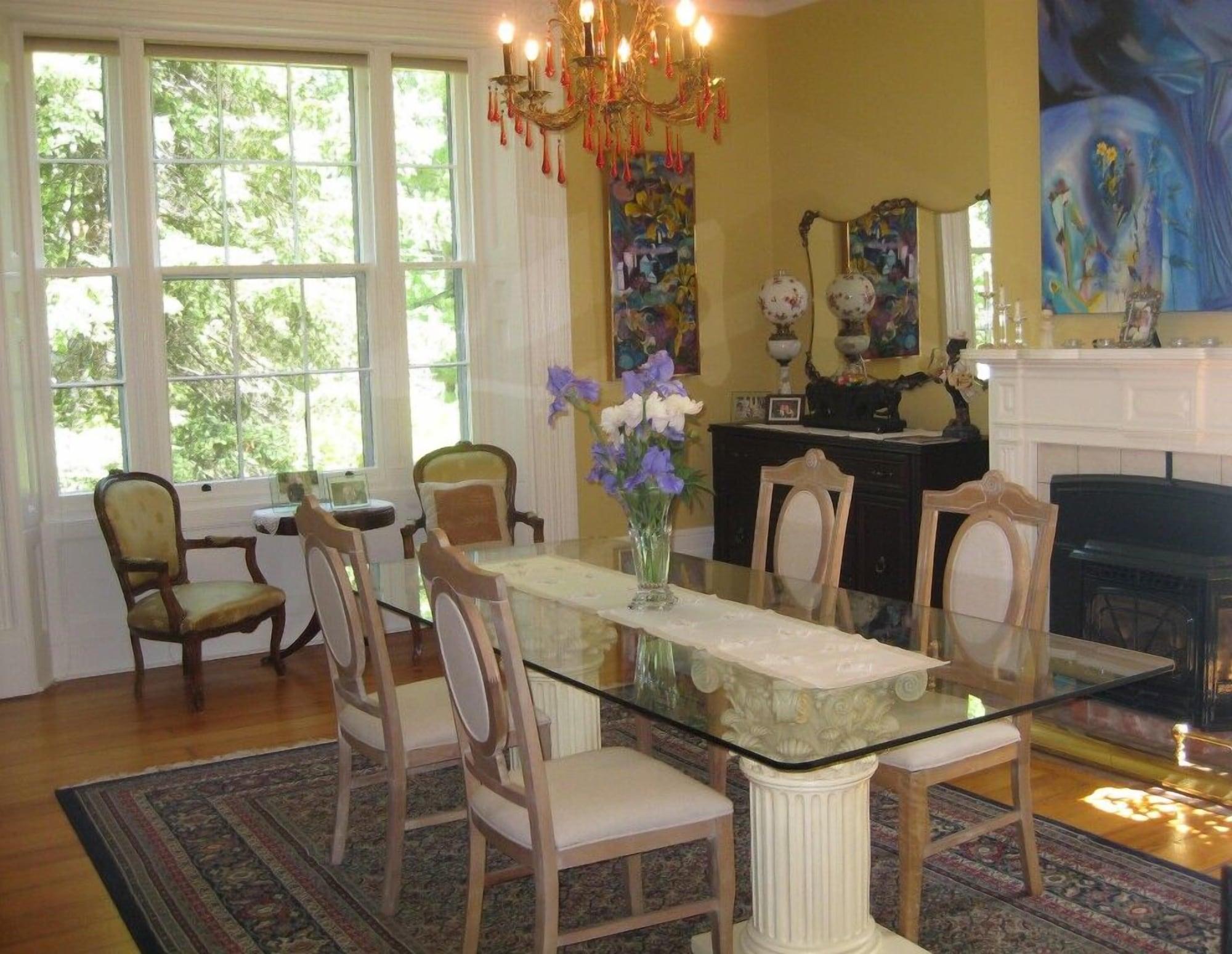 Restaurant Historic Lyons House
