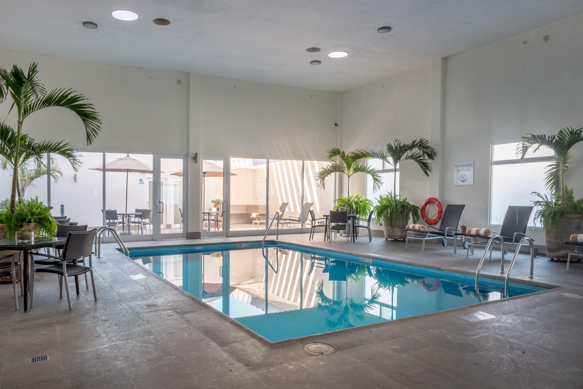 Vista Piscina Holiday Inn Express & Suites Silao Aeropuerto - Terminal by IHG