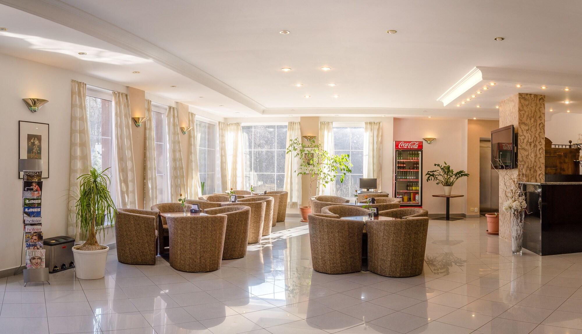 Vista Lobby Hotel West