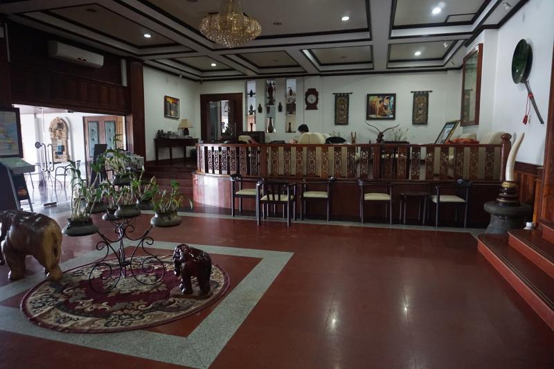 Vista Lobby Vansana Riverside Hotel