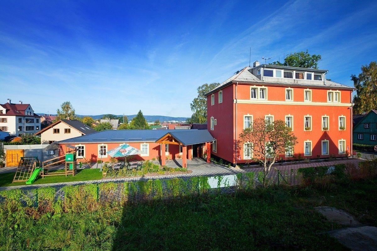 Vista Exterior Pytloun Wellness Travel Hotel