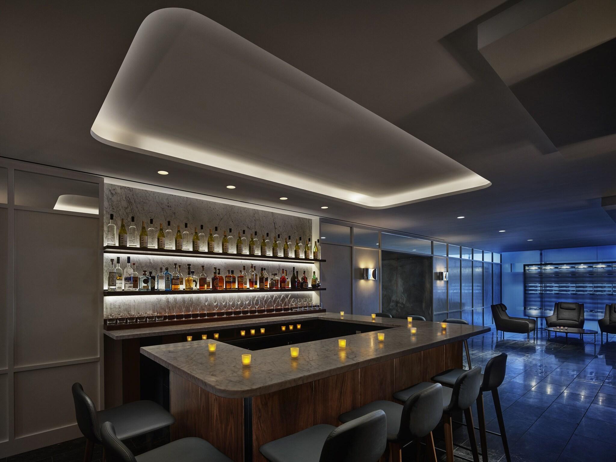 Bar/Salón AKA Central Park