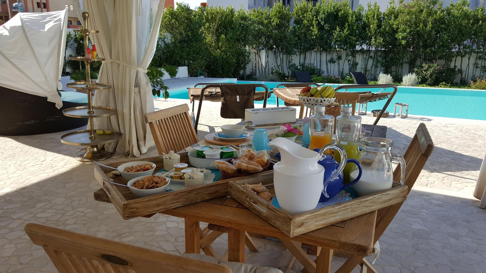 Bar/Salón White House Luxury Hospitality