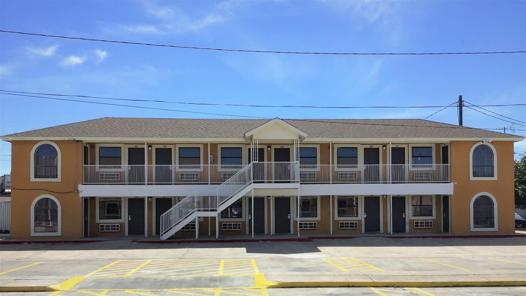 Vista Exterior Hwy 59 Motel Laredo Medical Center