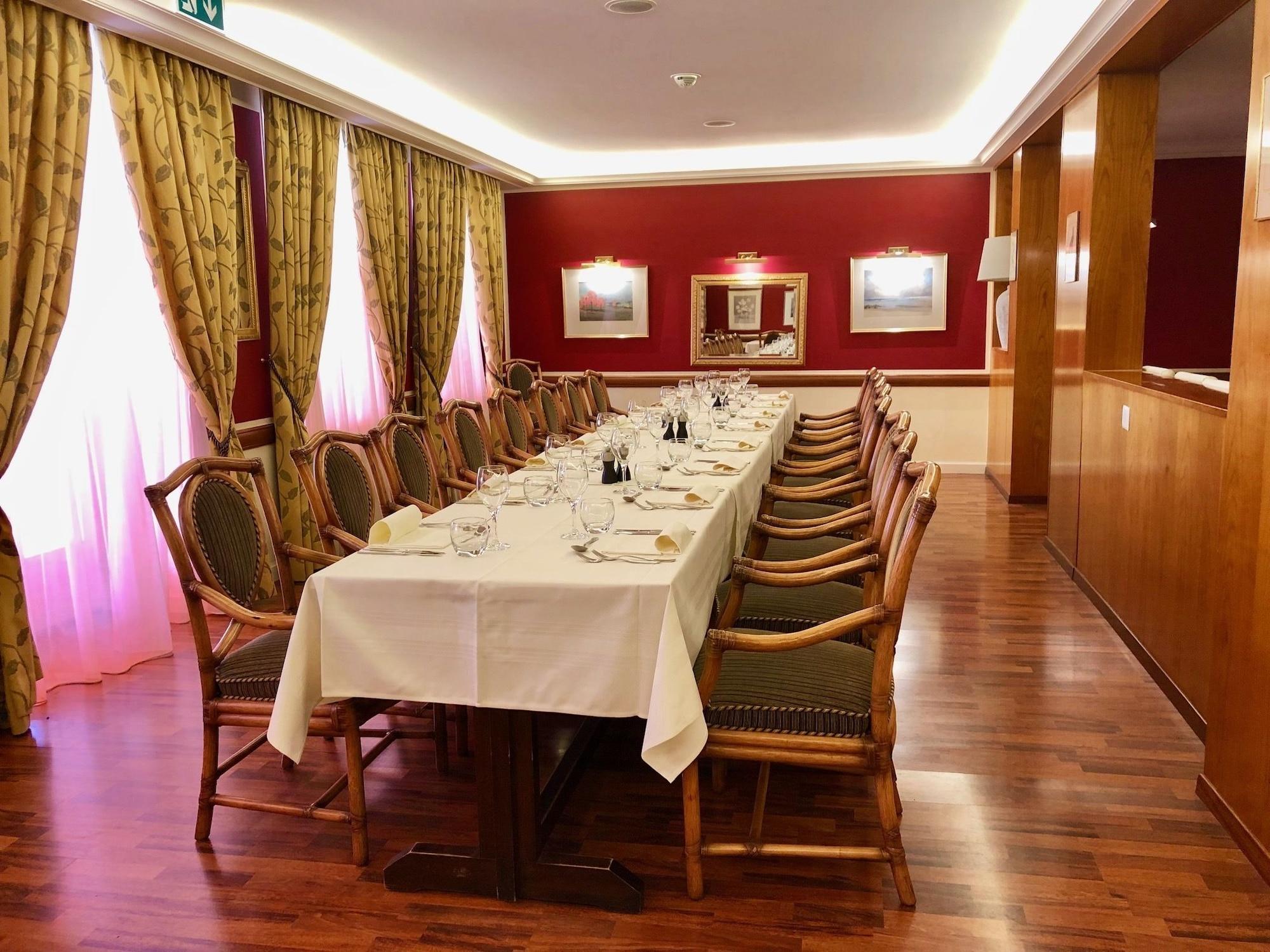 Salón de Baile Hôtel La Prairie, Swiss Bike Hotels