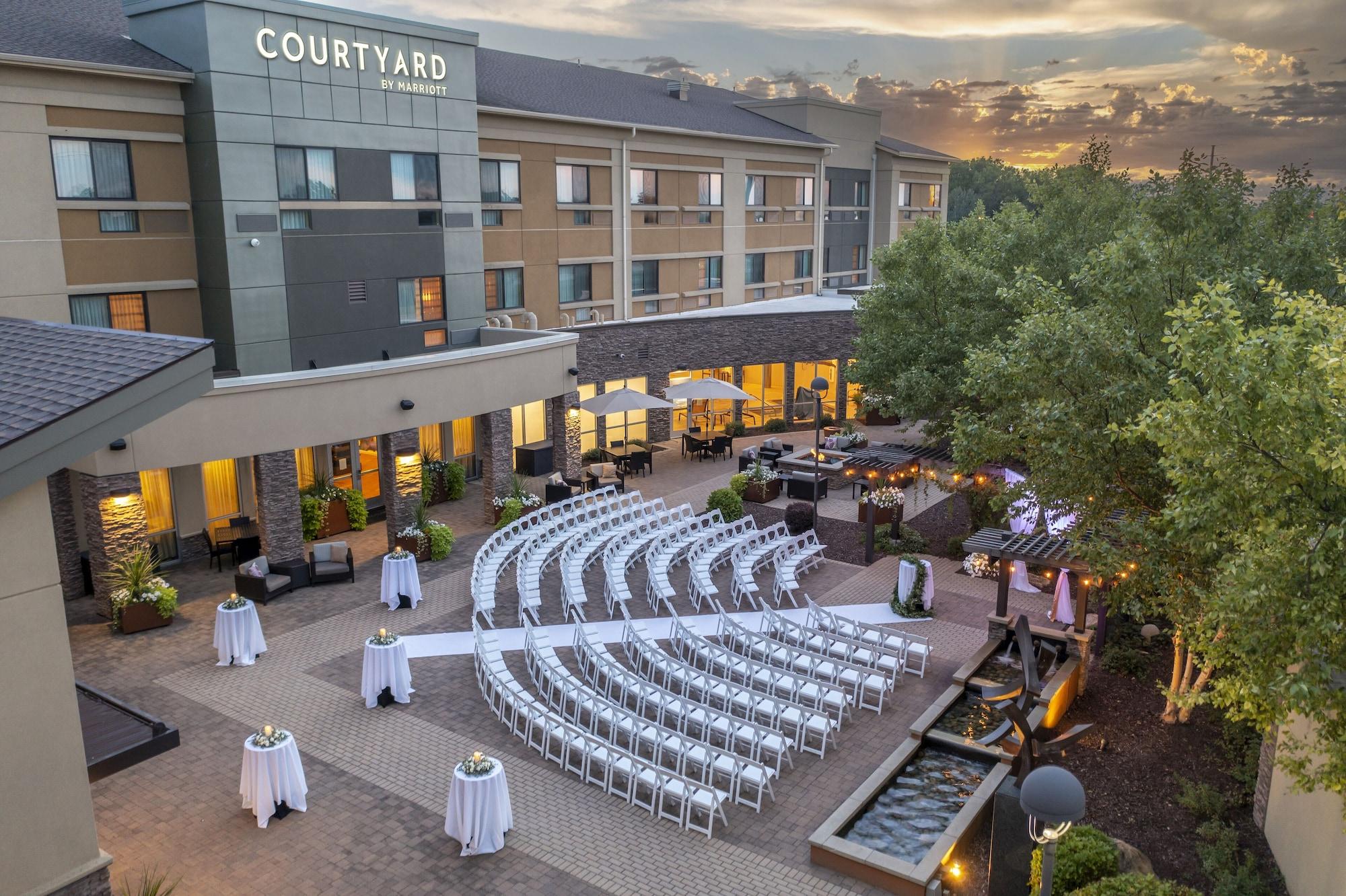 Vista Lobby Courtyard Mankato Marriott