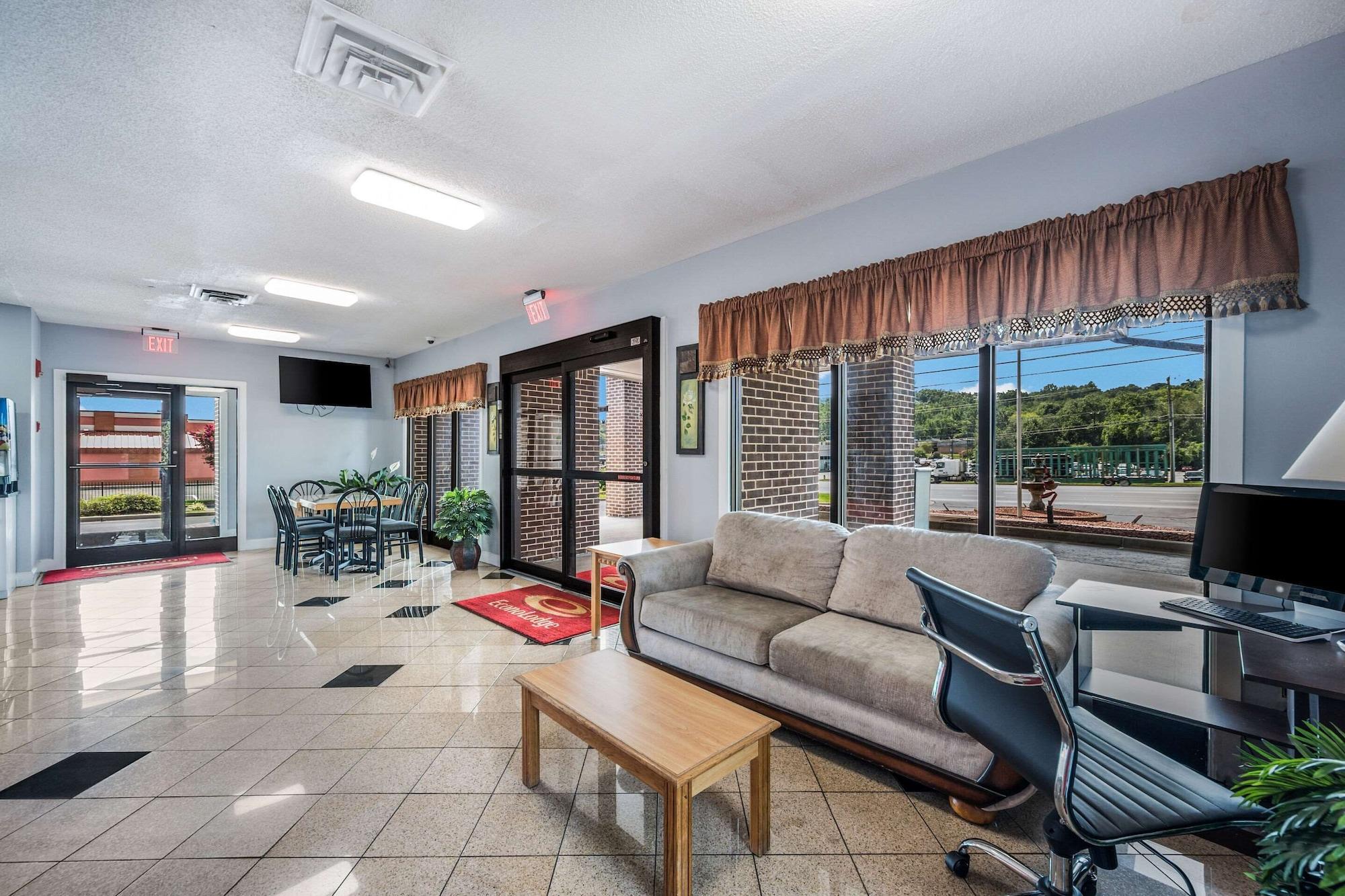 Vista Lobby Econo Lodge Inn & Suites