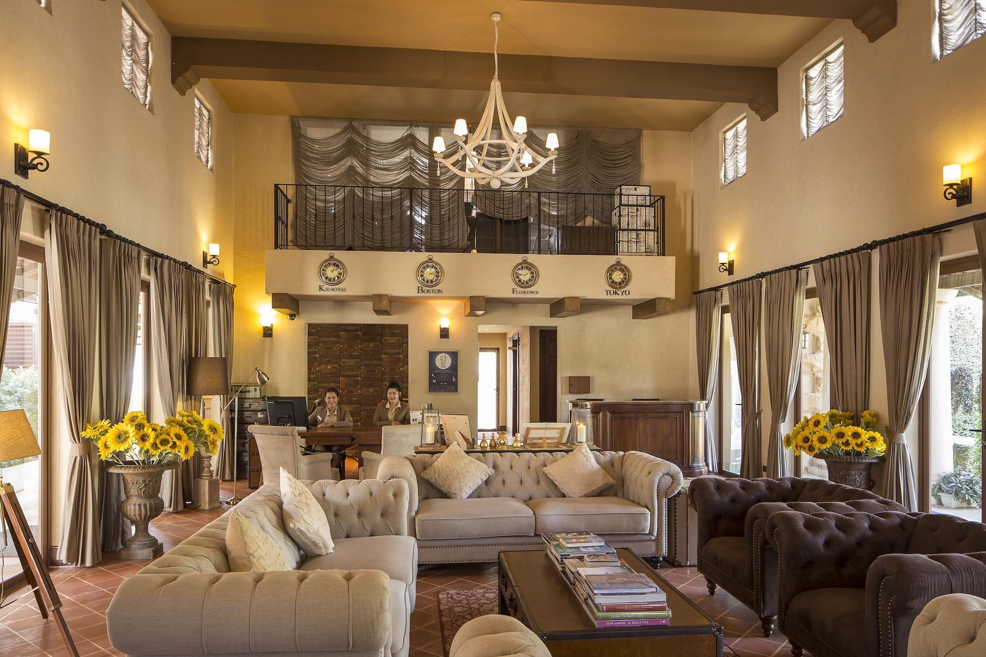 Vista Lobby Town Square Suites by Toscana Valley