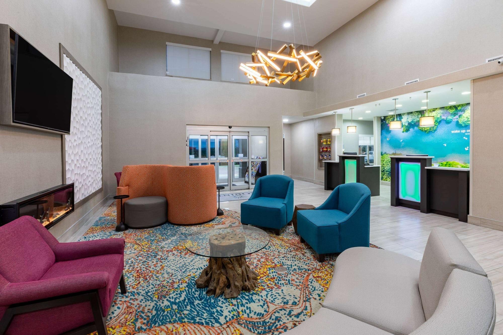 Vista Lobby La Quinta Inn & Suites by Wyndham New Braunfels