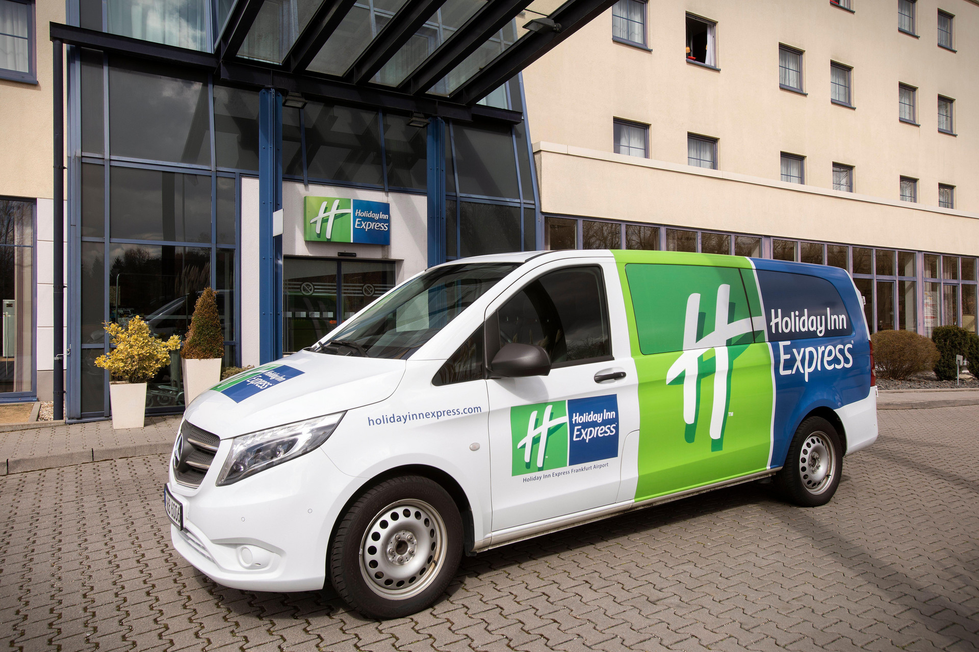 Vista Exterior Holiday Inn Express Frankfurt Airport by IHG