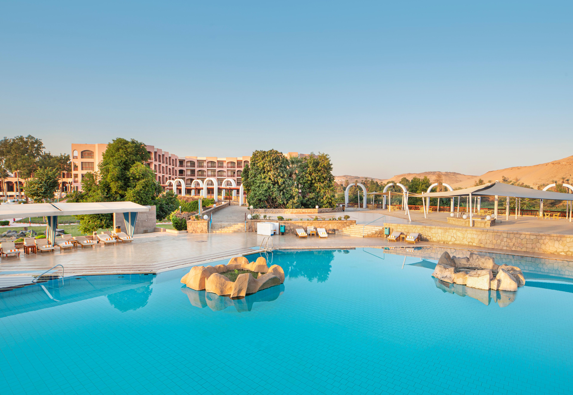 Vista Piscina Pyramisa Isis Island Hotel & Spa