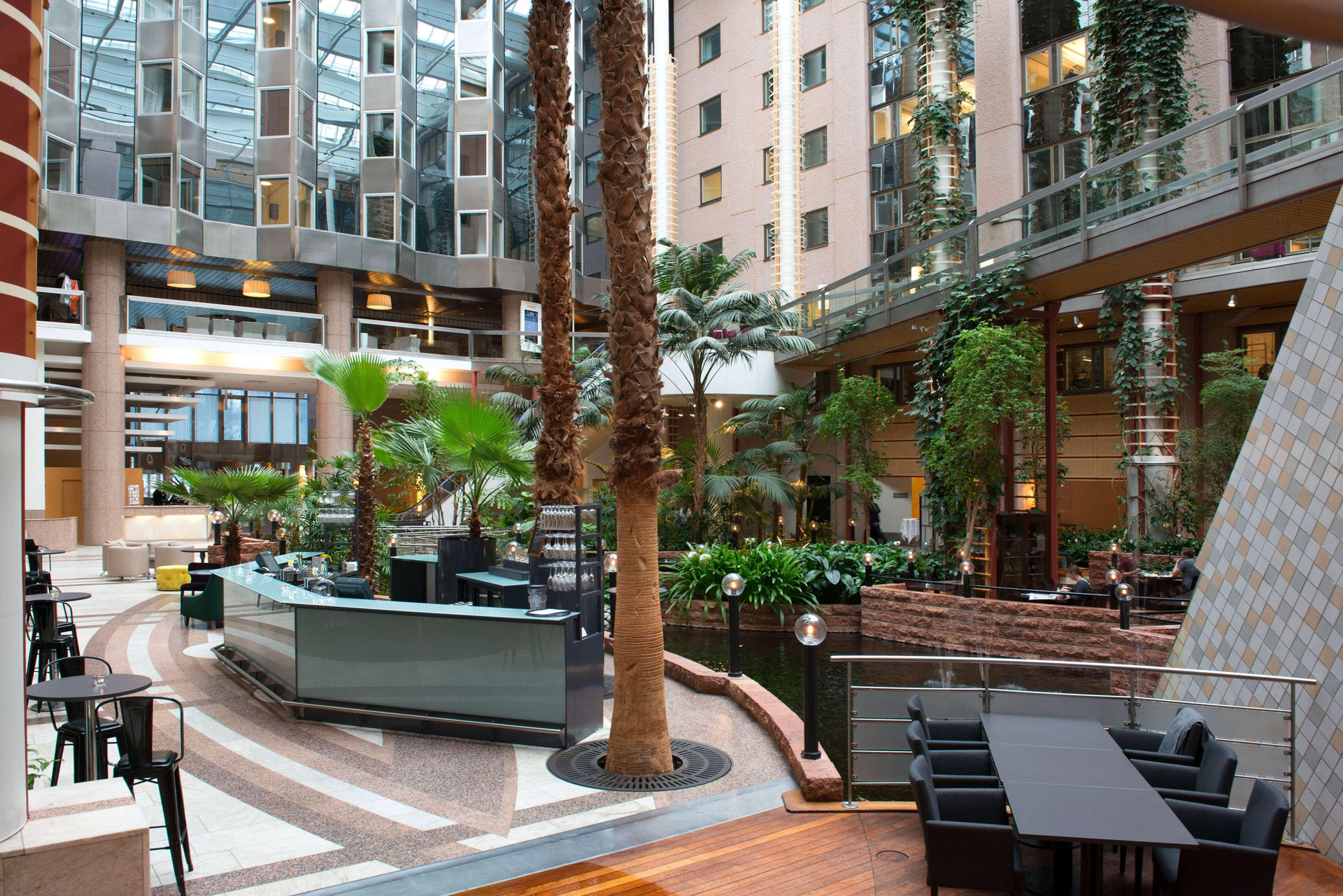 Bar/Salón Scandic Infra City