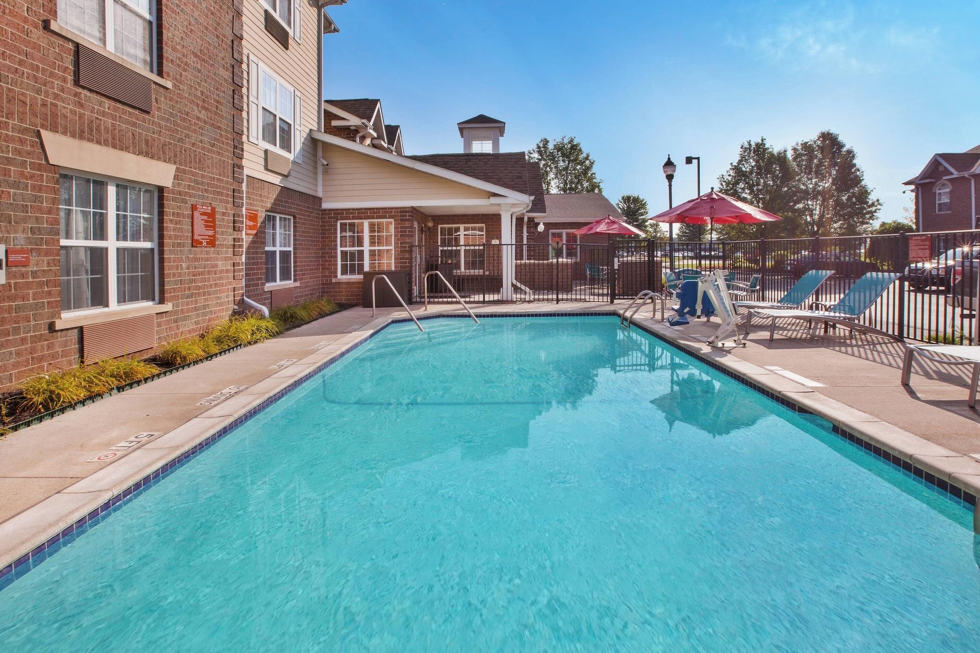 Vista Piscina TownePlace Suites by Marriott Detroit Dearborn
