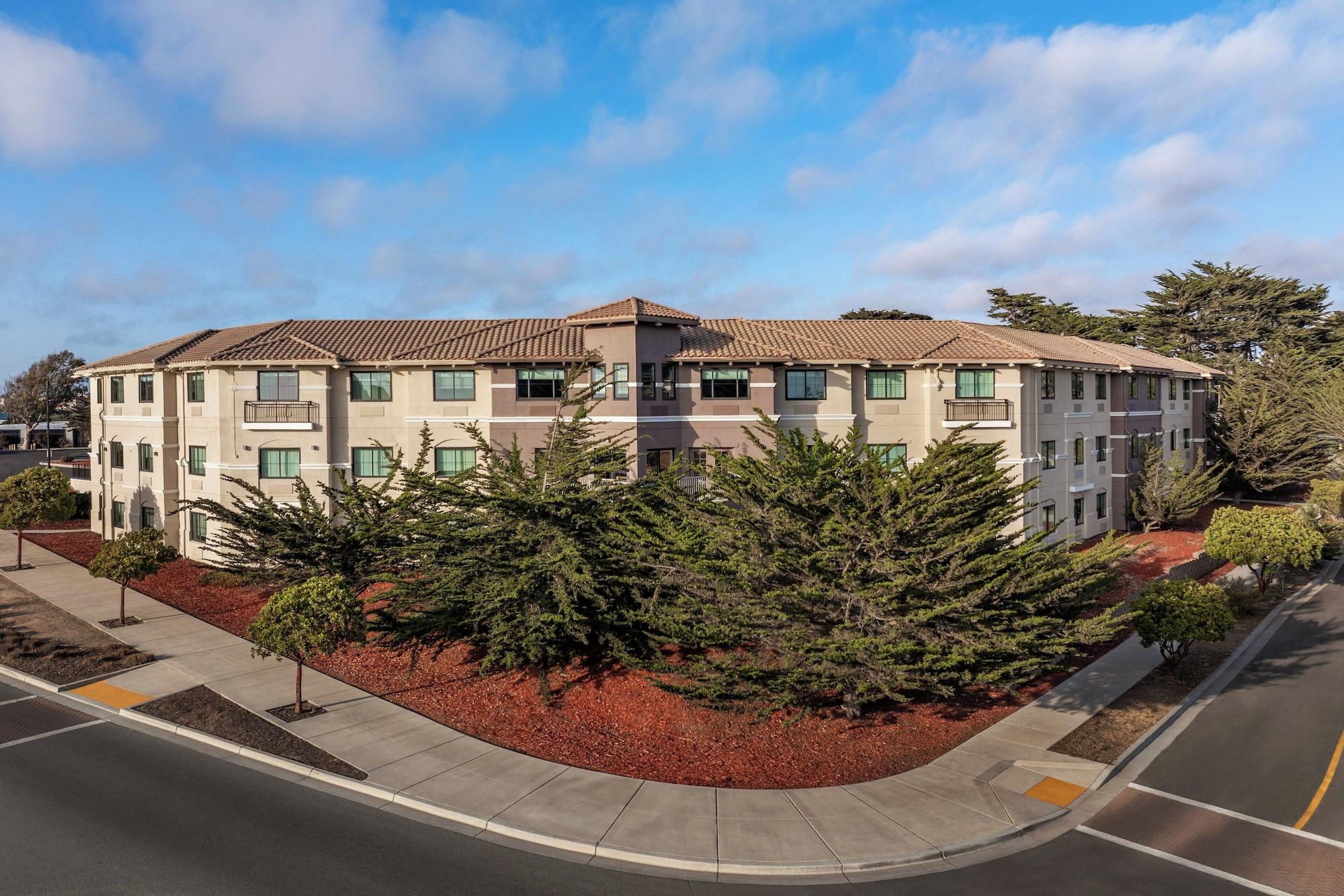 Vista Exterior Holiday Inn Express Hotel & Suites Marina - State Beach Area by IHG