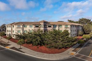 Alojamiento - Holiday Inn Express Hotel & Suites Marina - State Beach Area by IHG