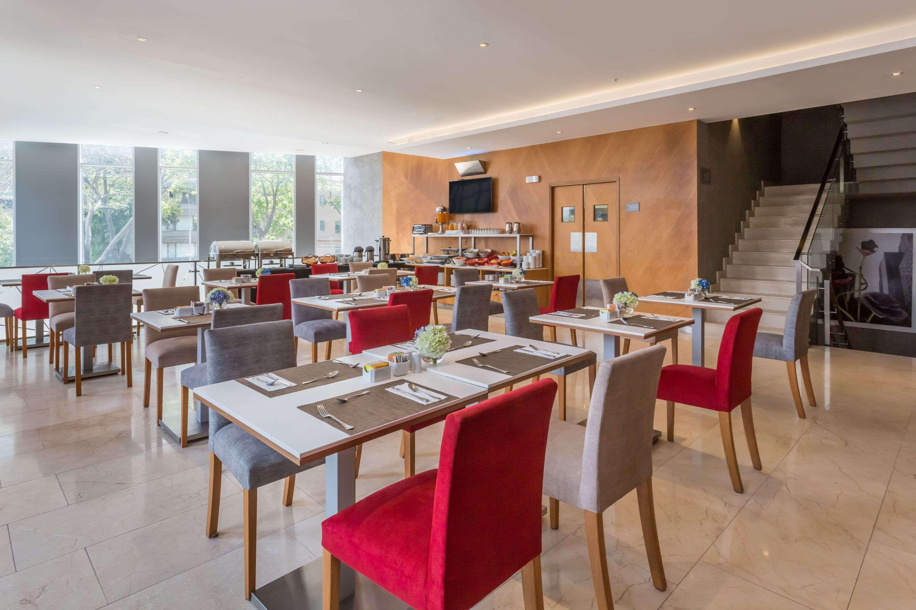 Restaurant Ramada Encore by Wyndham Lima San Isidro