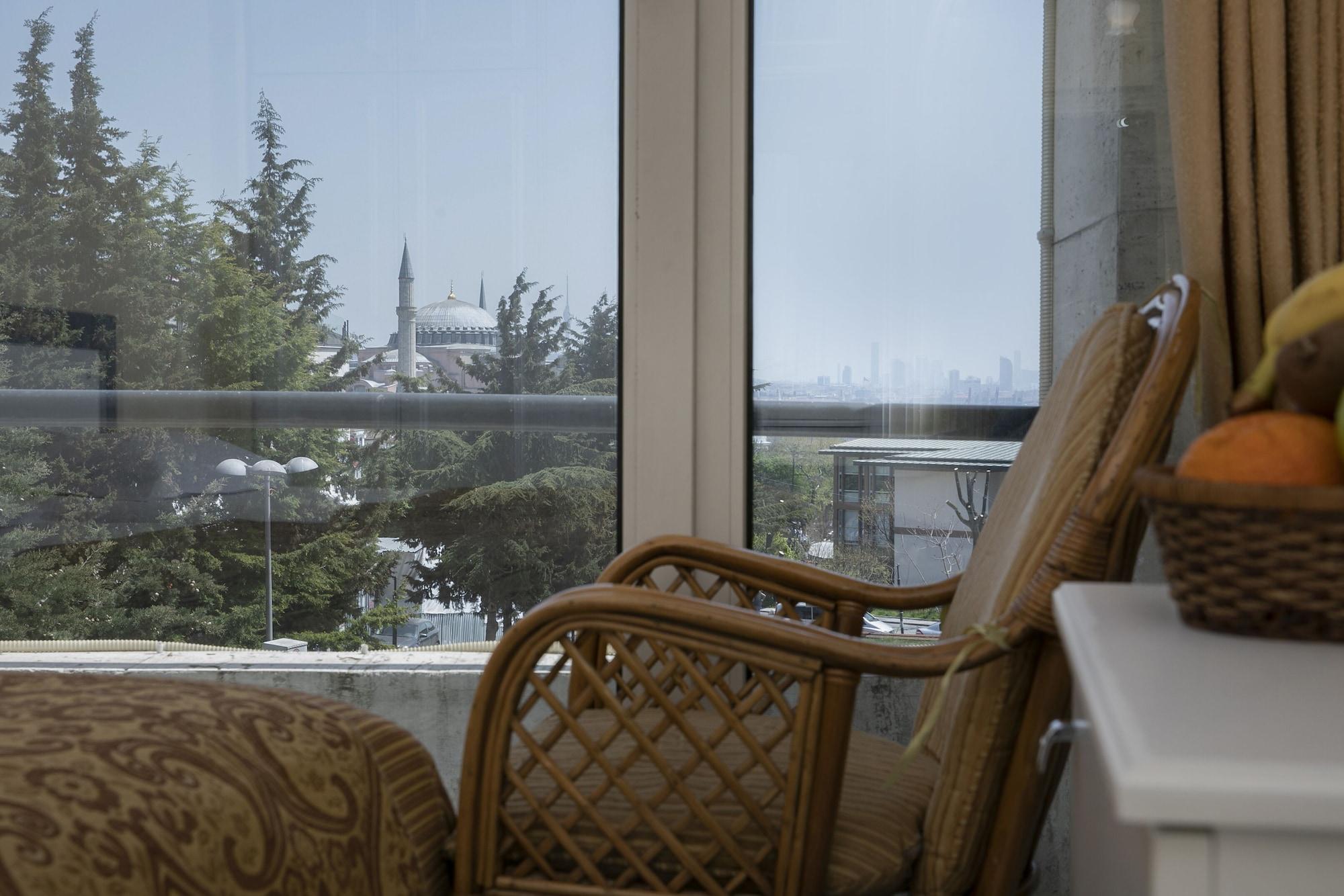 Vista Exterior Hali Hotel