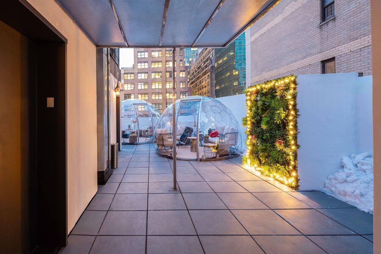 Varios Little Charlie Hotel