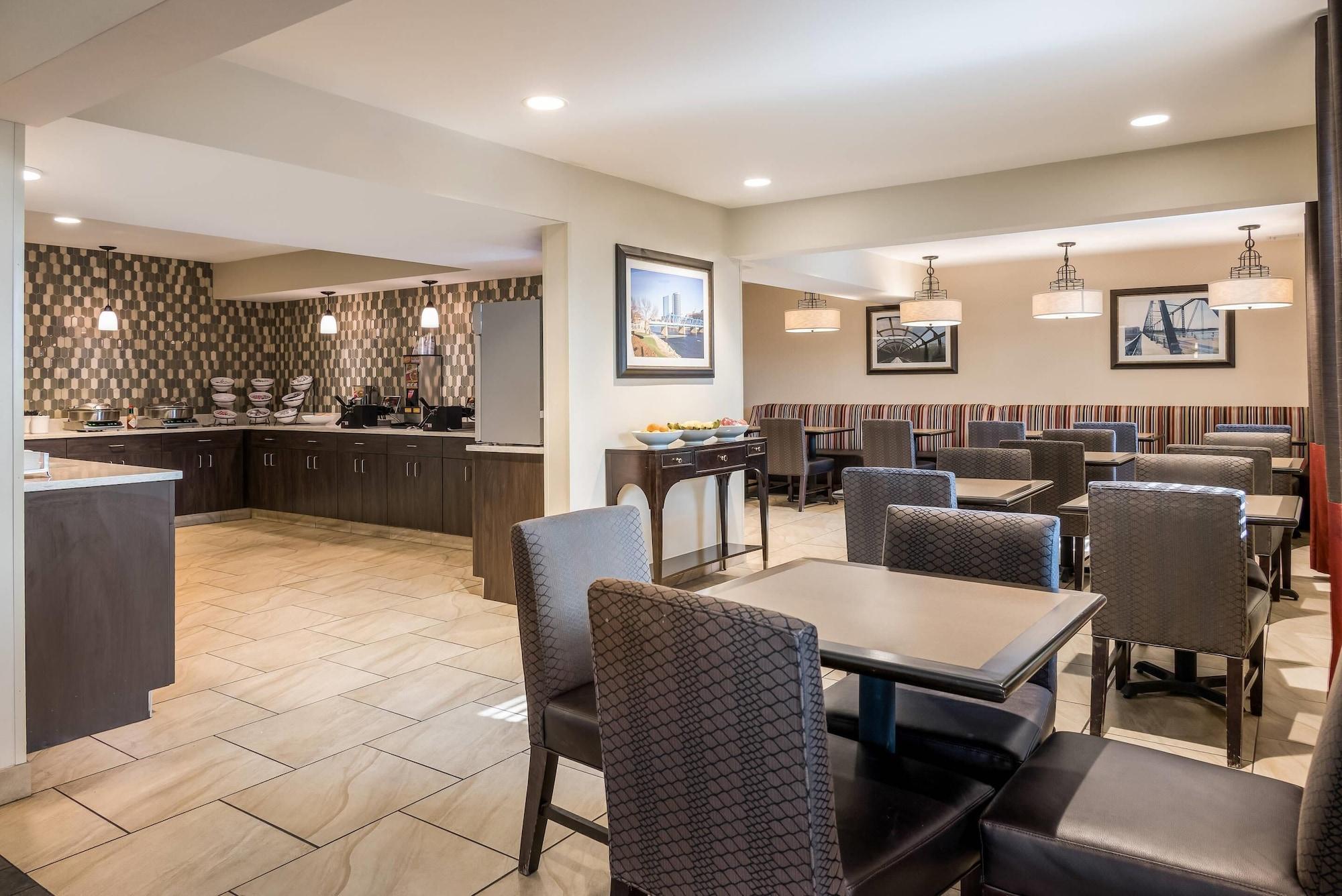 Restaurant Country Inn & Suites by Radisson, Grandville-Grand Rapids West, MI