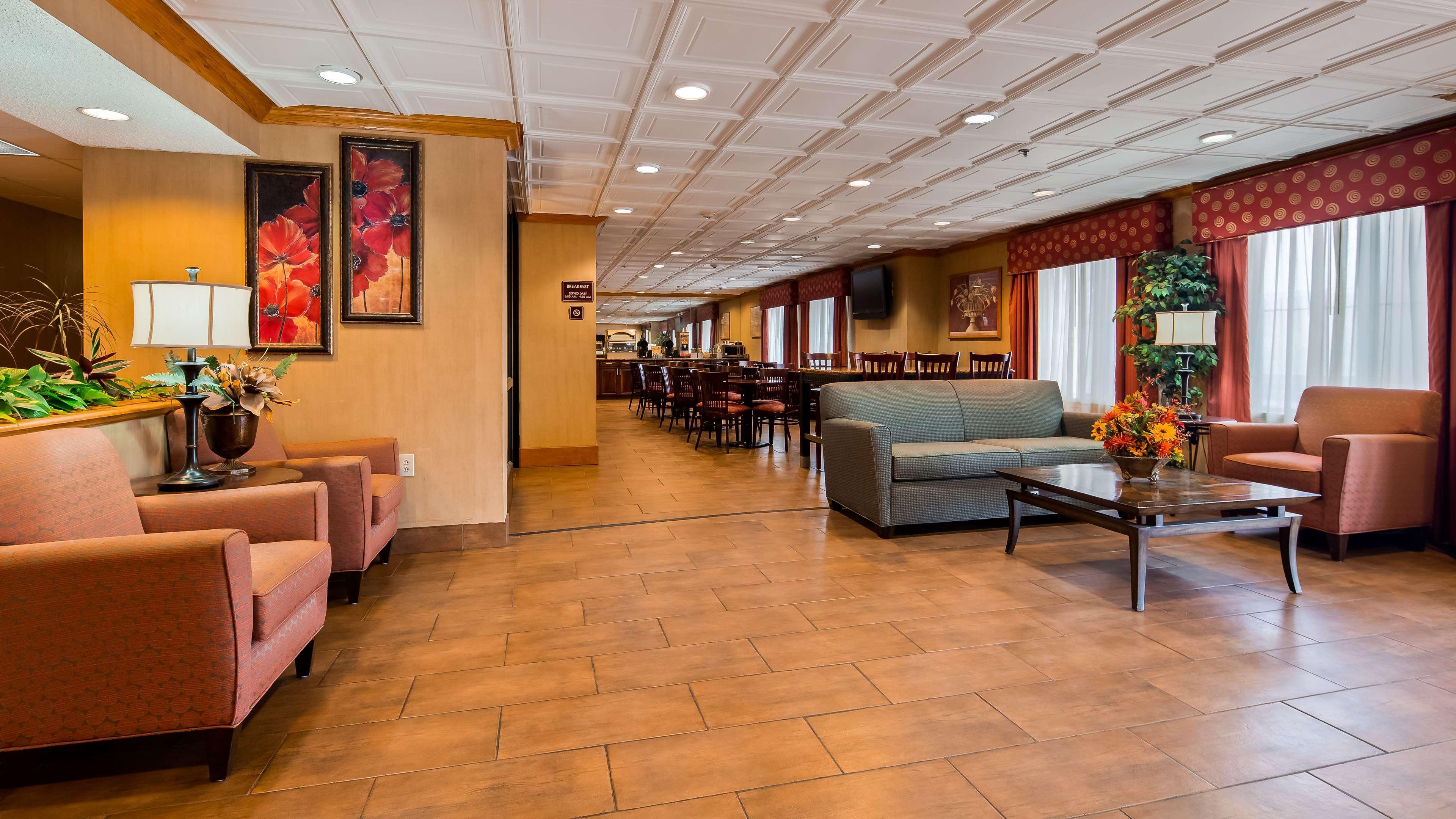 Vista Lobby Best Western Marion Hotel