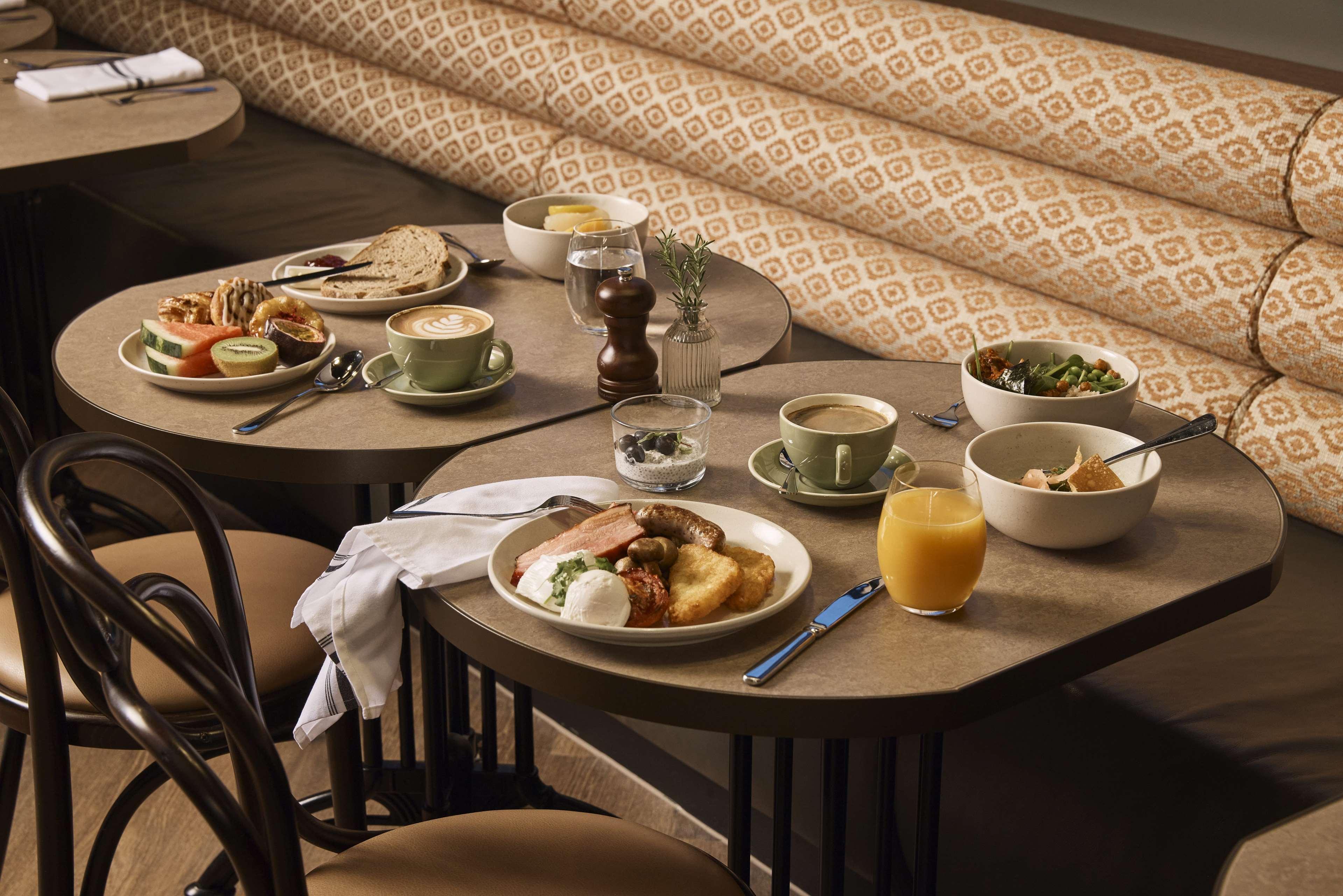 Restaurant Rydges Melbourne