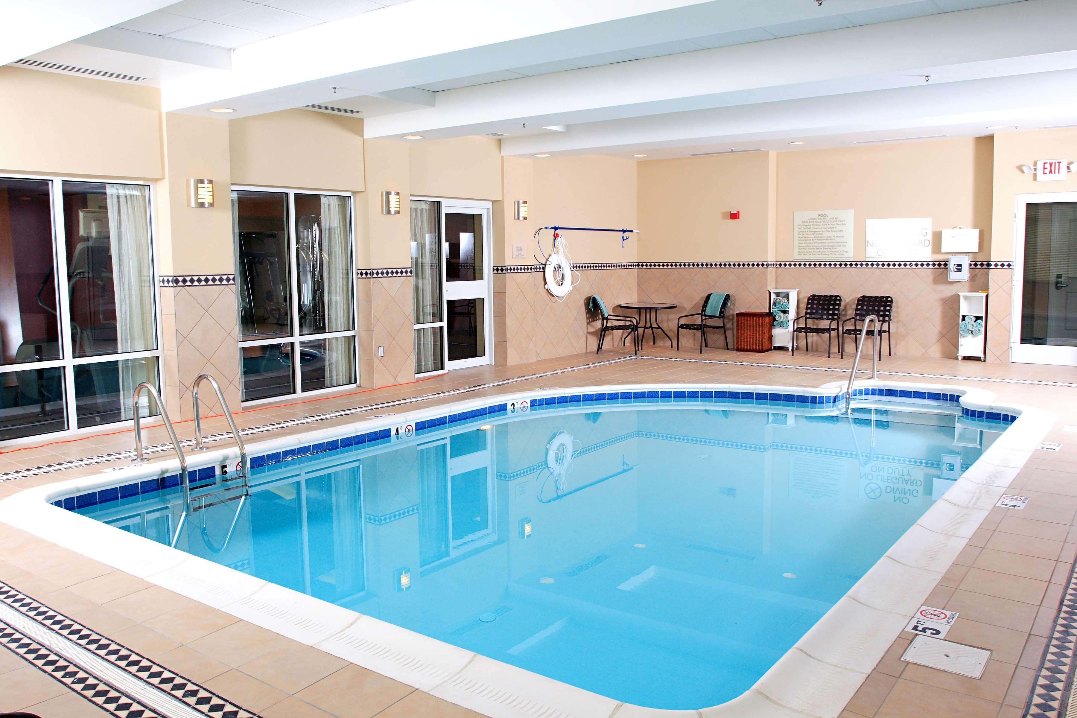 Vista Piscina Hilton Garden Inn Chesapeake/Suffolk 
