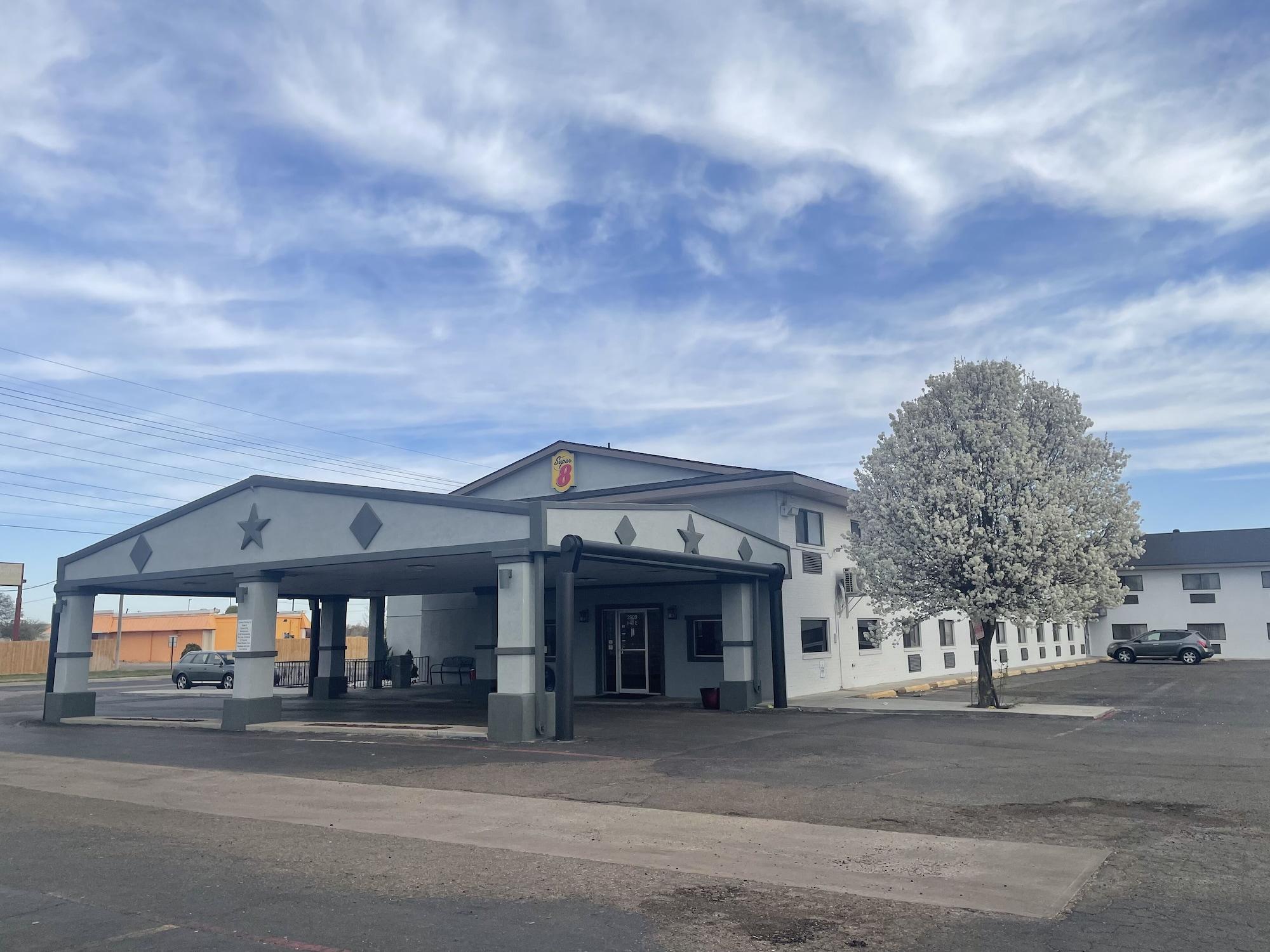 Vista Exterior Super 8 by Wyndham Amarillo Central TX