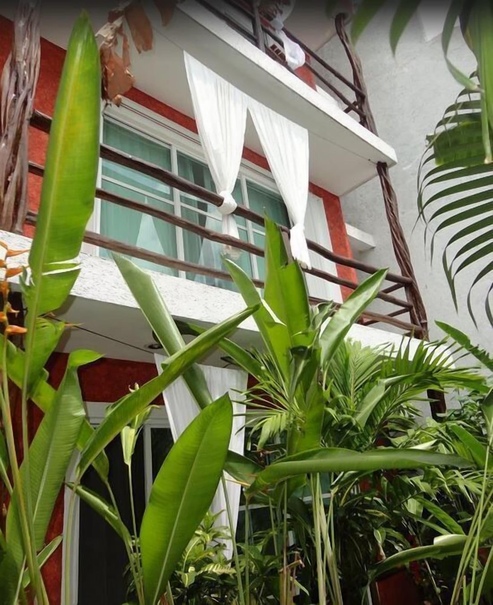 Vista Exterior Elements of the Island