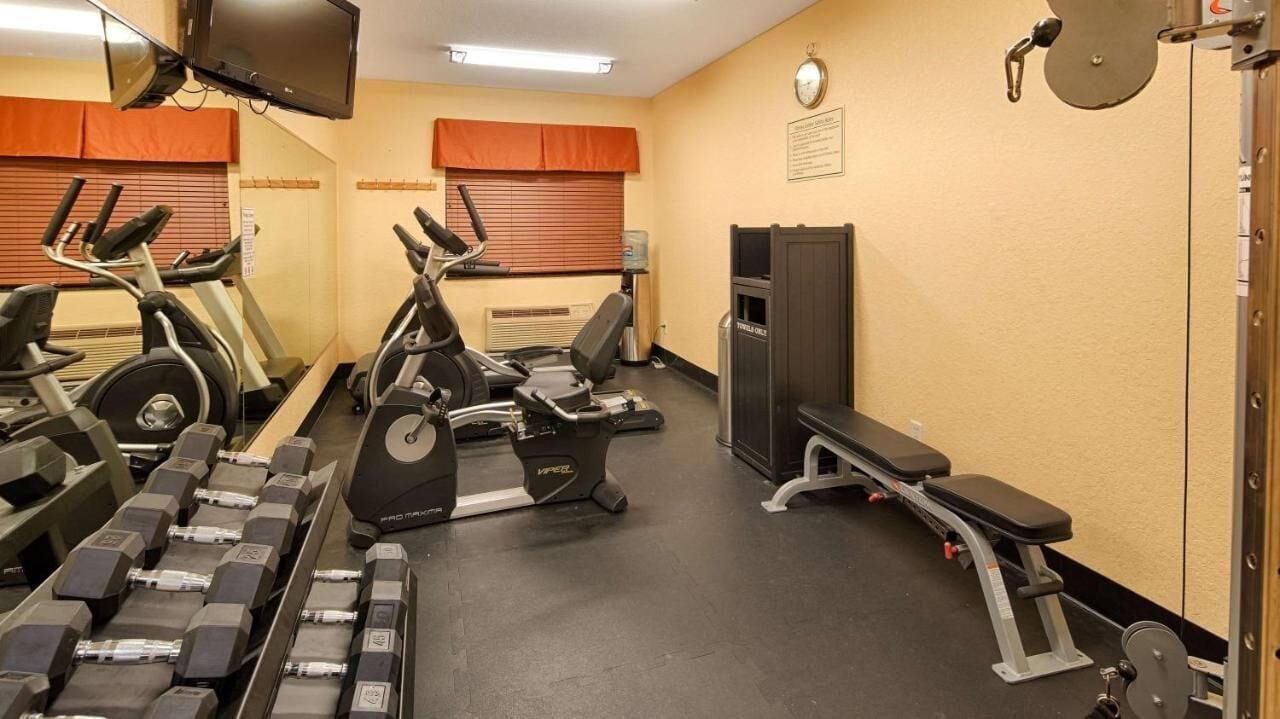 Gimnasio Super 8 by Wyndham Laredo