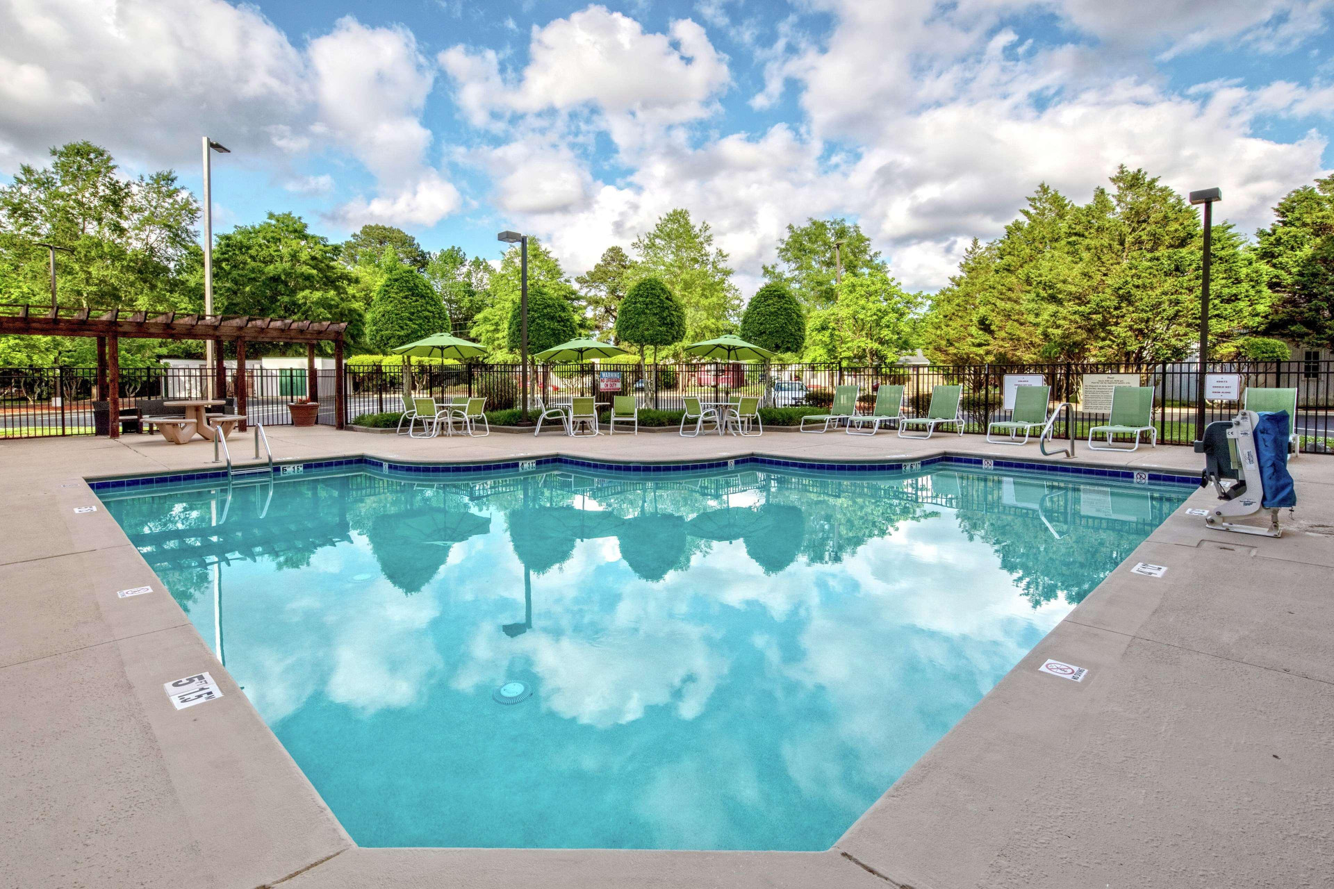 Vista Piscina Hampton Inn Elizabeth City